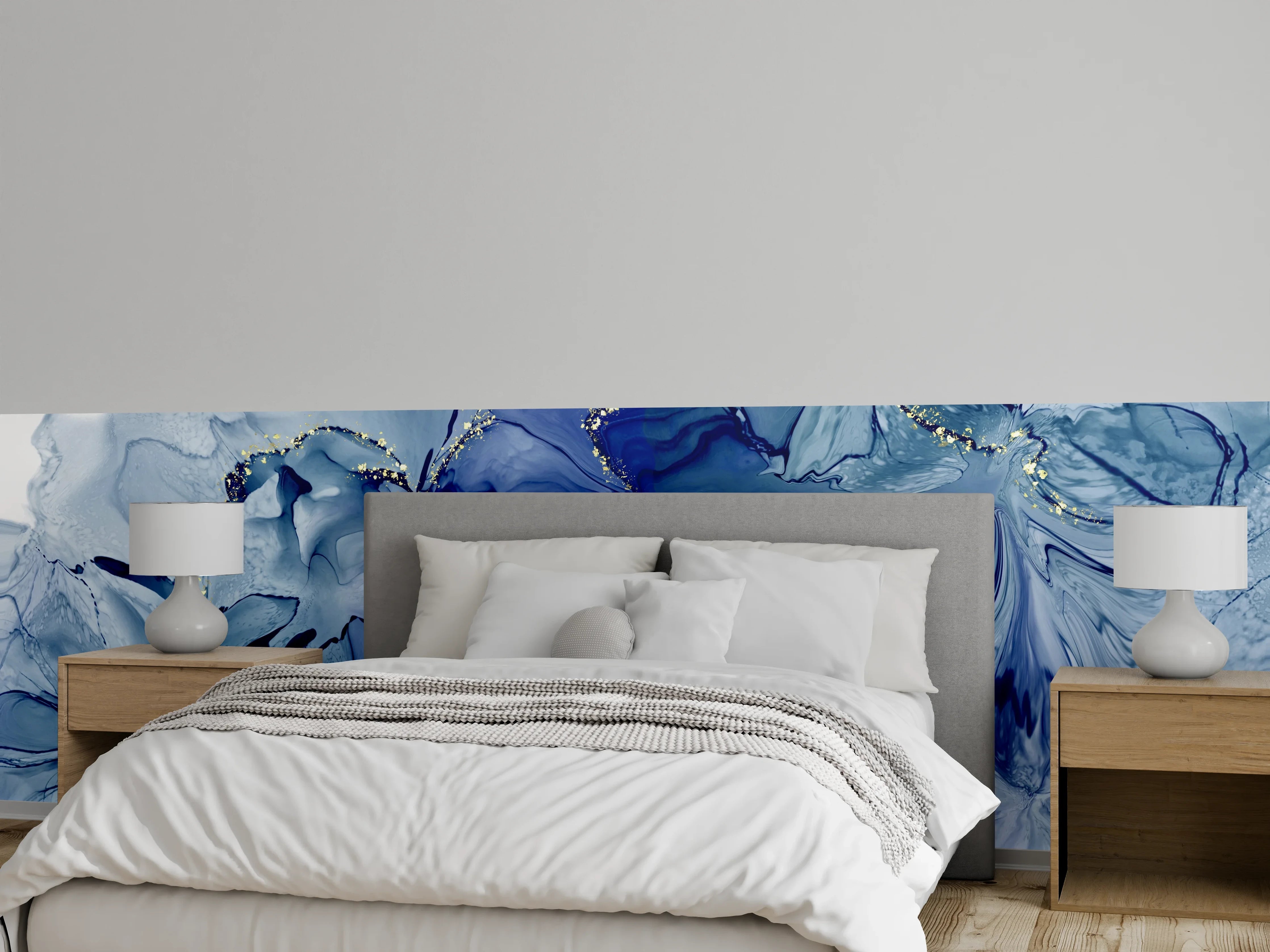 Wandverkleidung Schlafzimmer - Abstrakte blaue Aquarellblüten mit Gold
