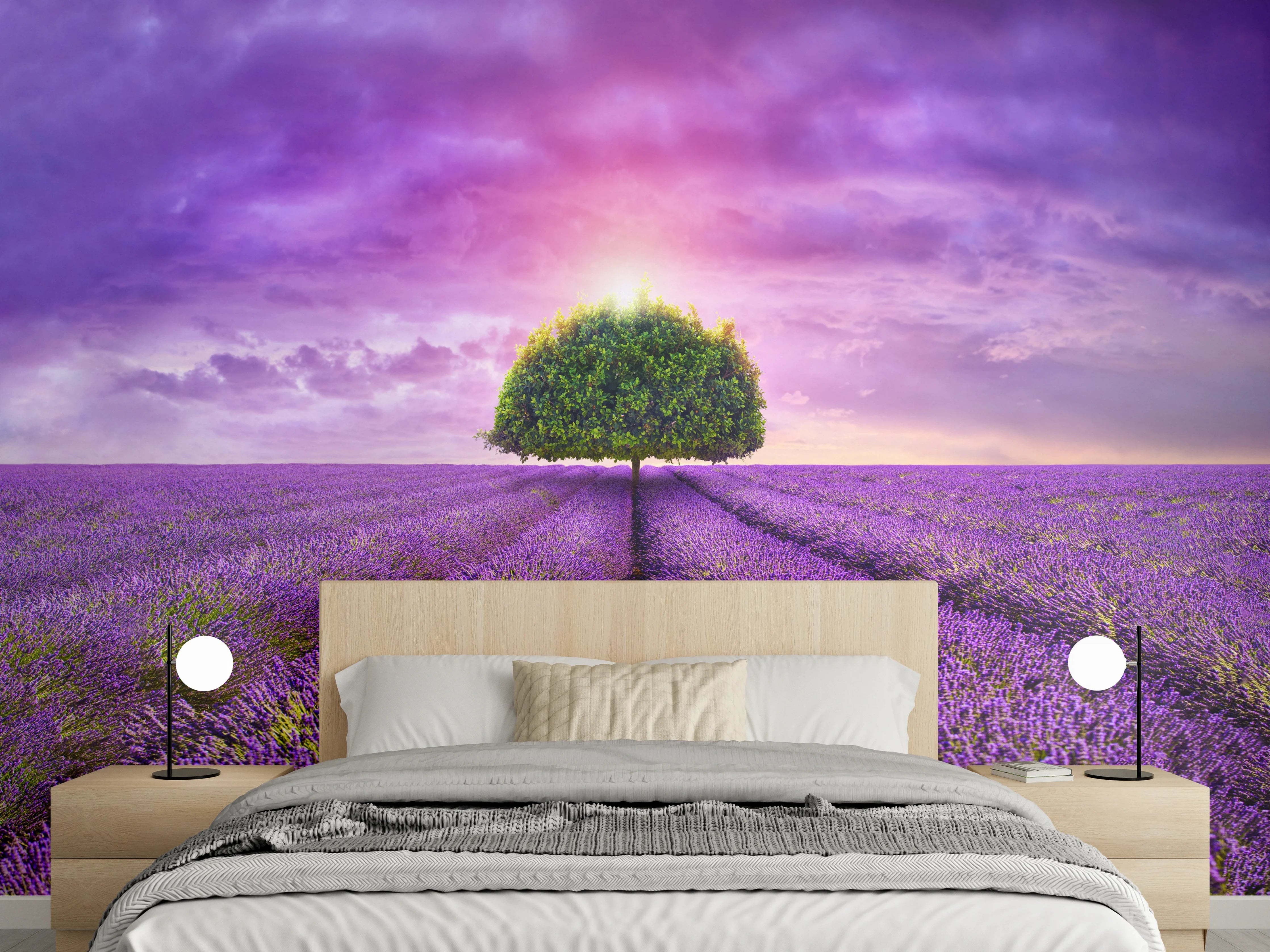 Wandverkleidung Schlafzimmer - Baum im schönen lavendel Feld