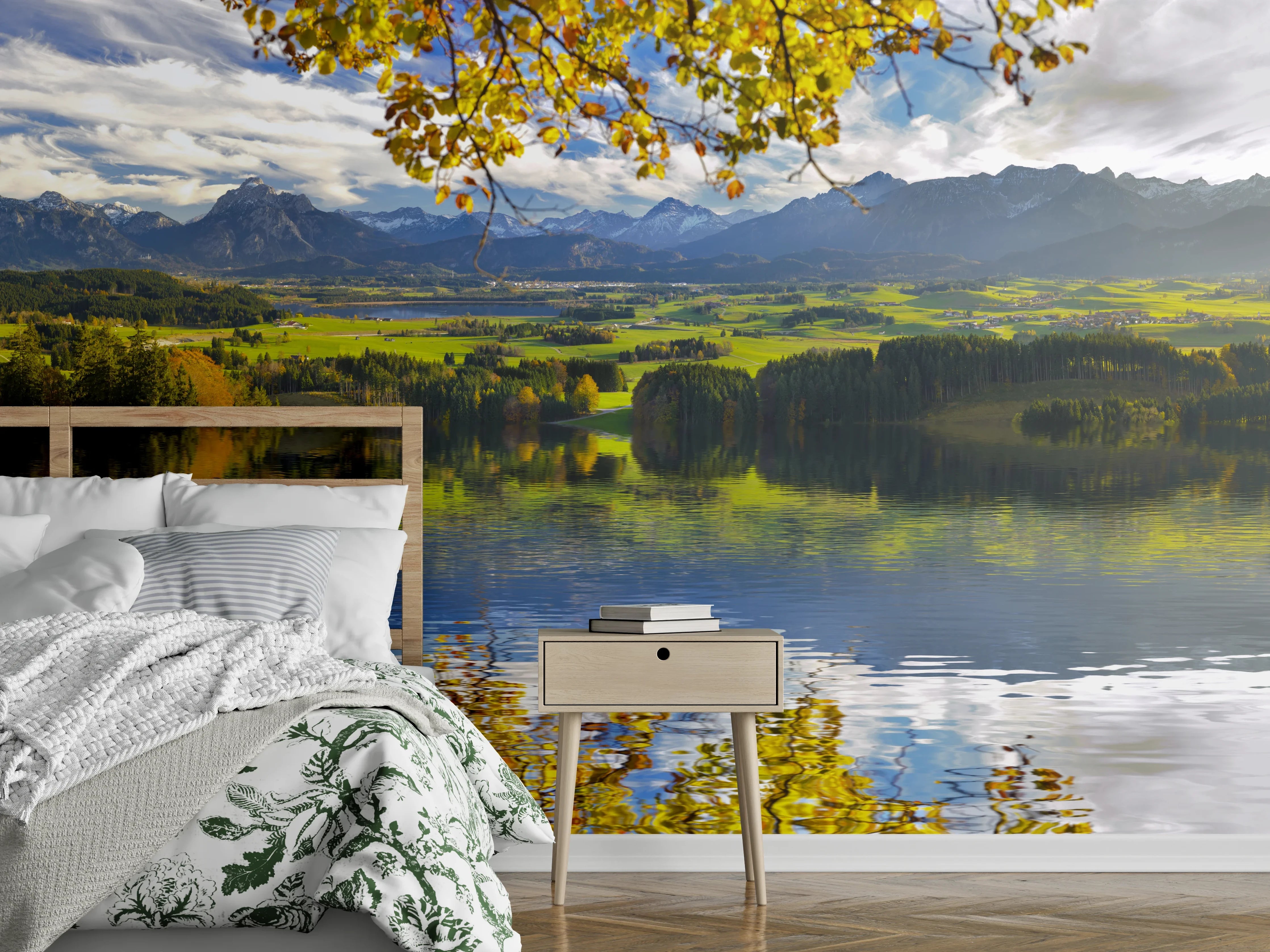 Wandverkleidung Schlafzimmer - Bergsee Panorama im Sonnenschein