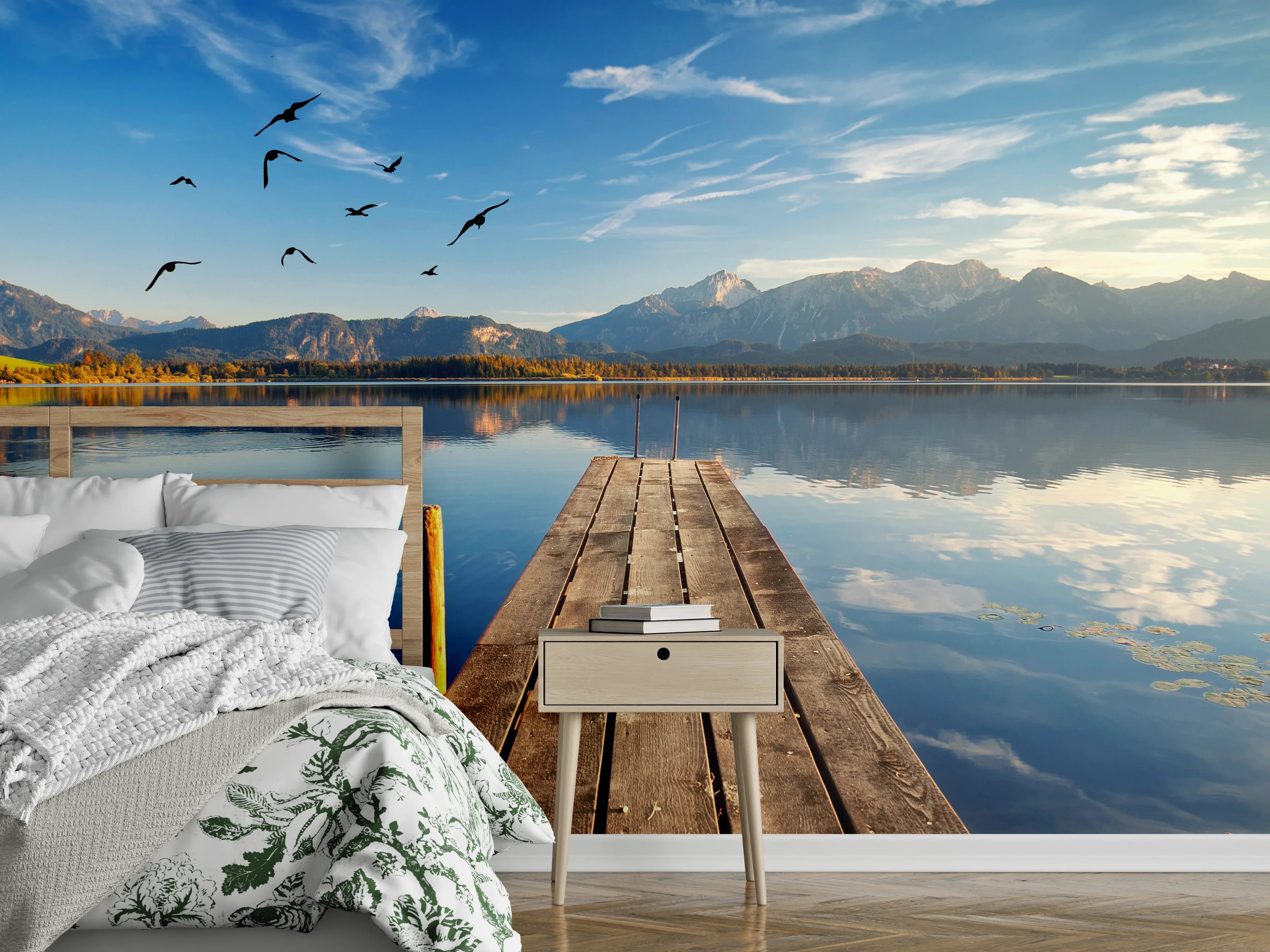 Wandverkleidung Schlafzimmer - Bergsee-Panorama mit Holzsteg