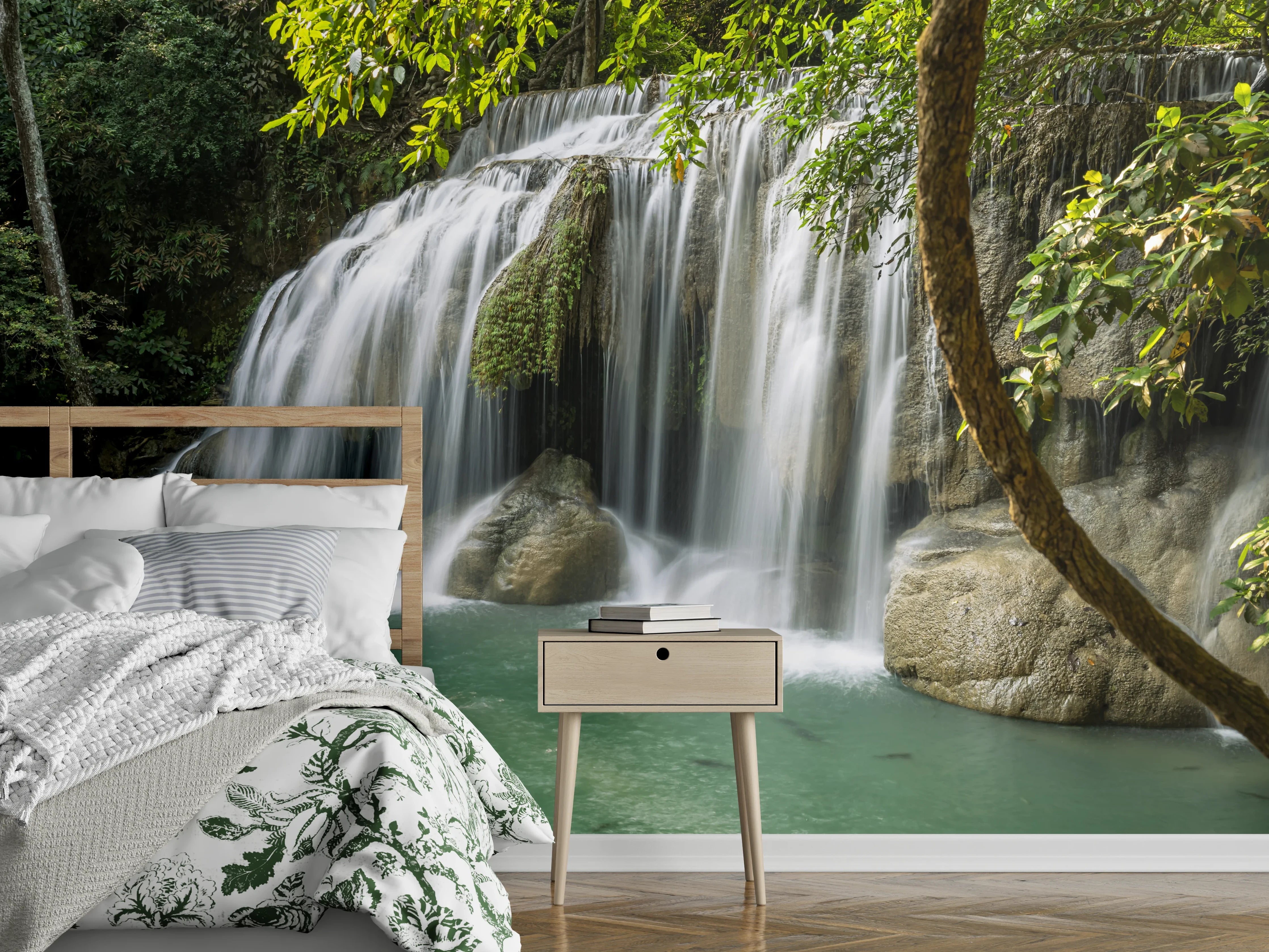 Wandverkleidung Schlafzimmer - Bezaubernder Wasserfall im Dschungel