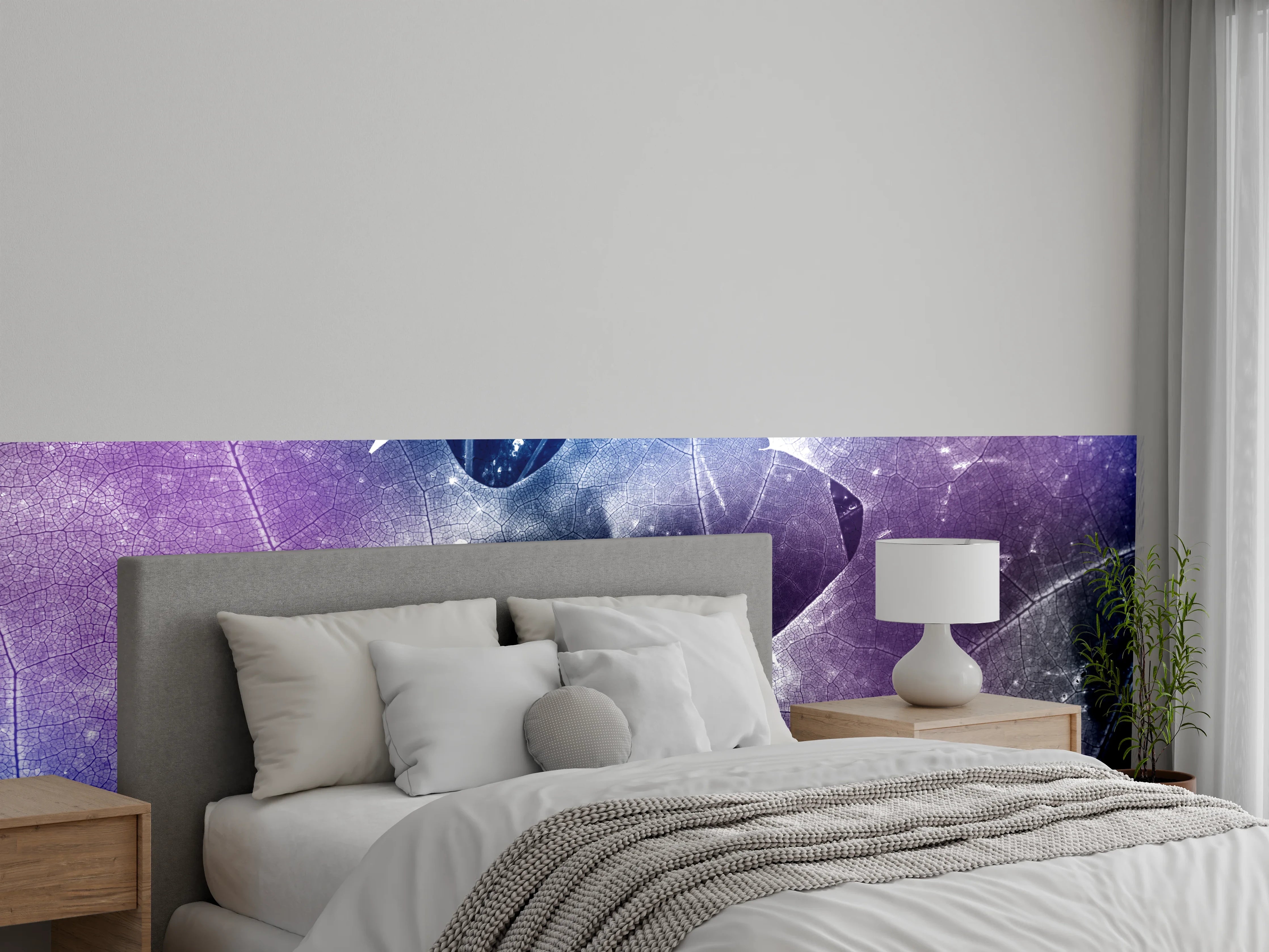 Wandverkleidung Schlafzimmer - Blattmuster in Blau und Violett