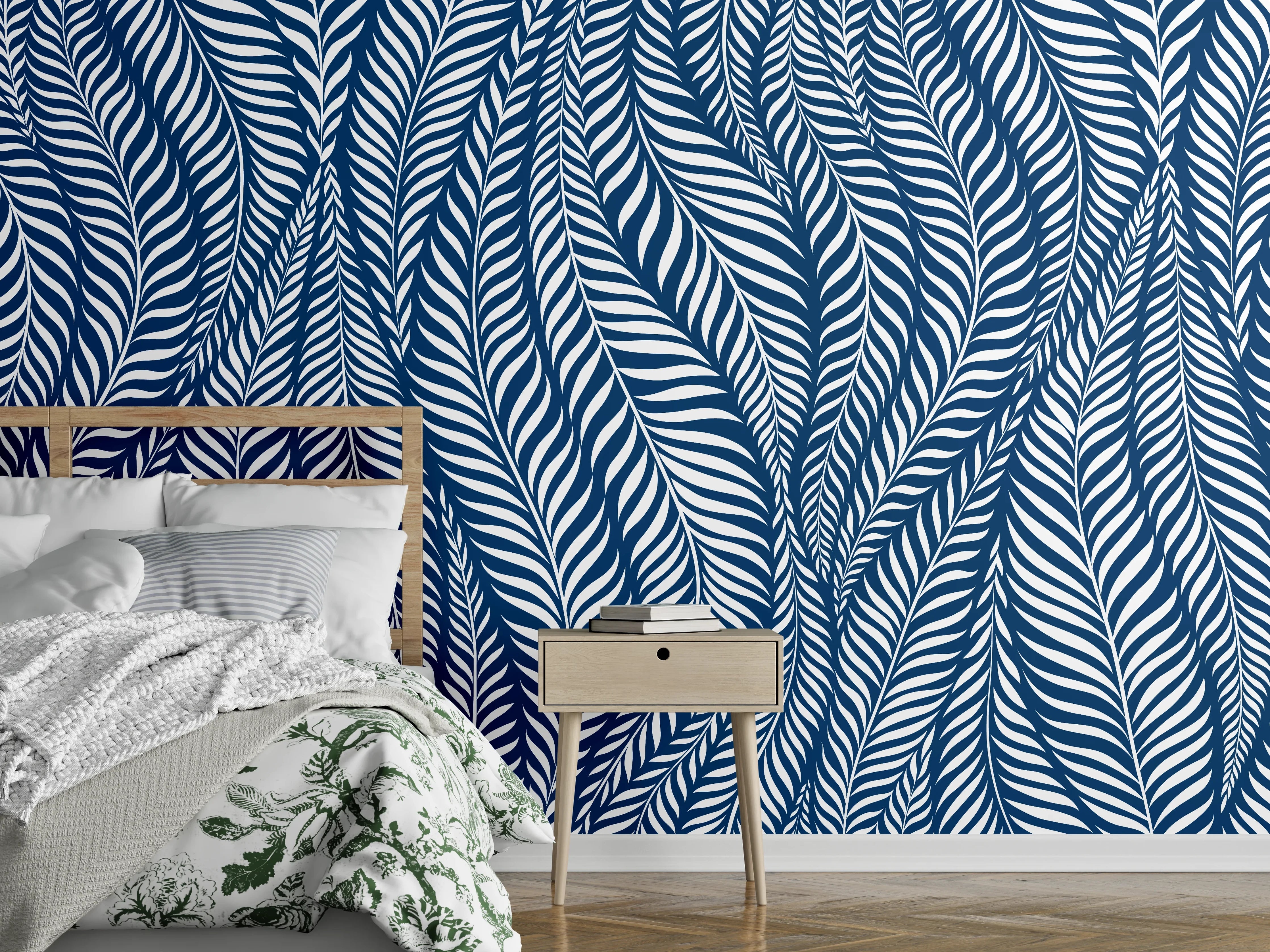 Wandverkleidung Schlafzimmer - Blau-weiße Palmblatt-Muster Tapete