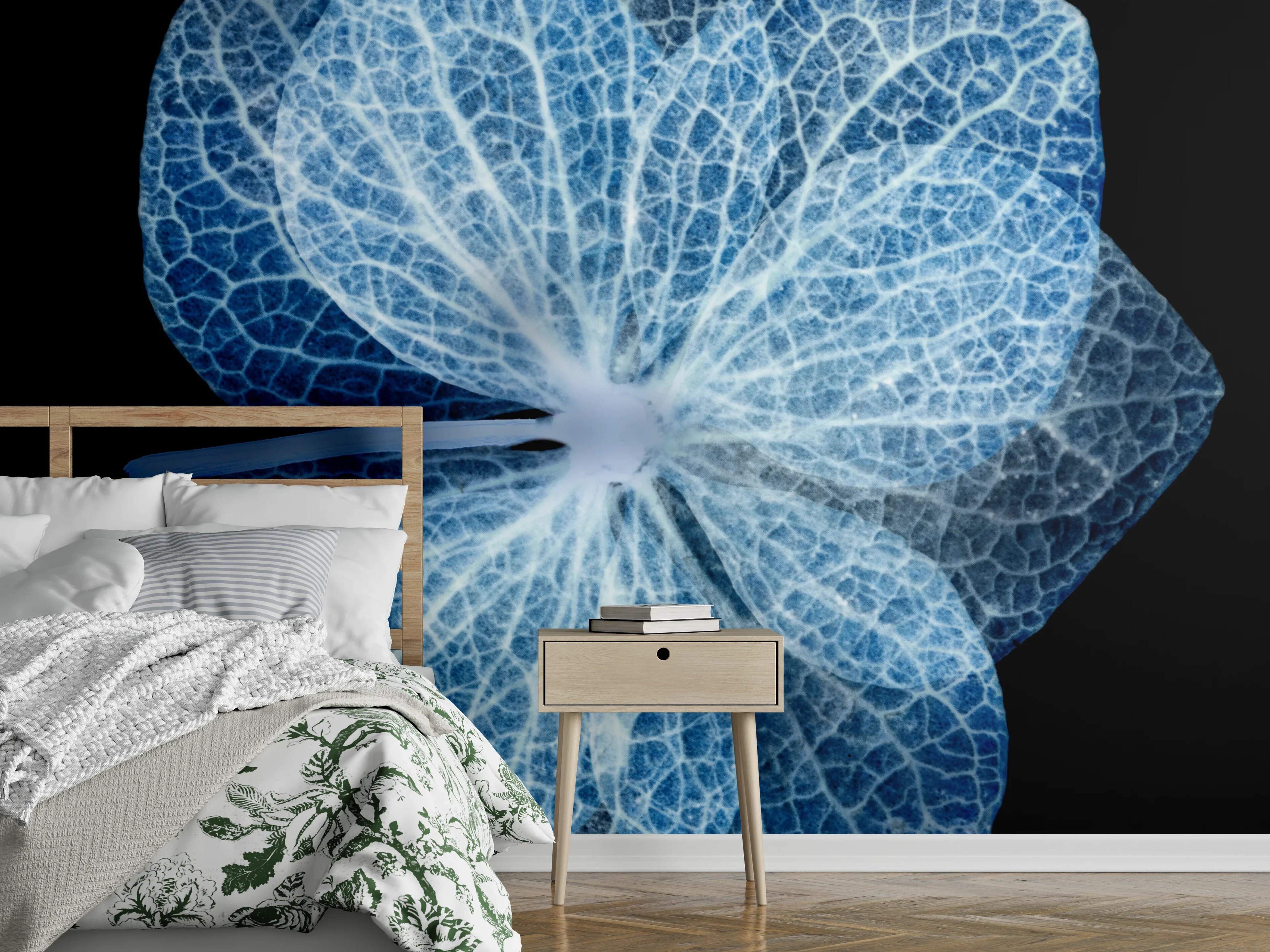 Wandverkleidung Schlafzimmer - Blaues Blumen-Motiv mit reflektierendem Effekt