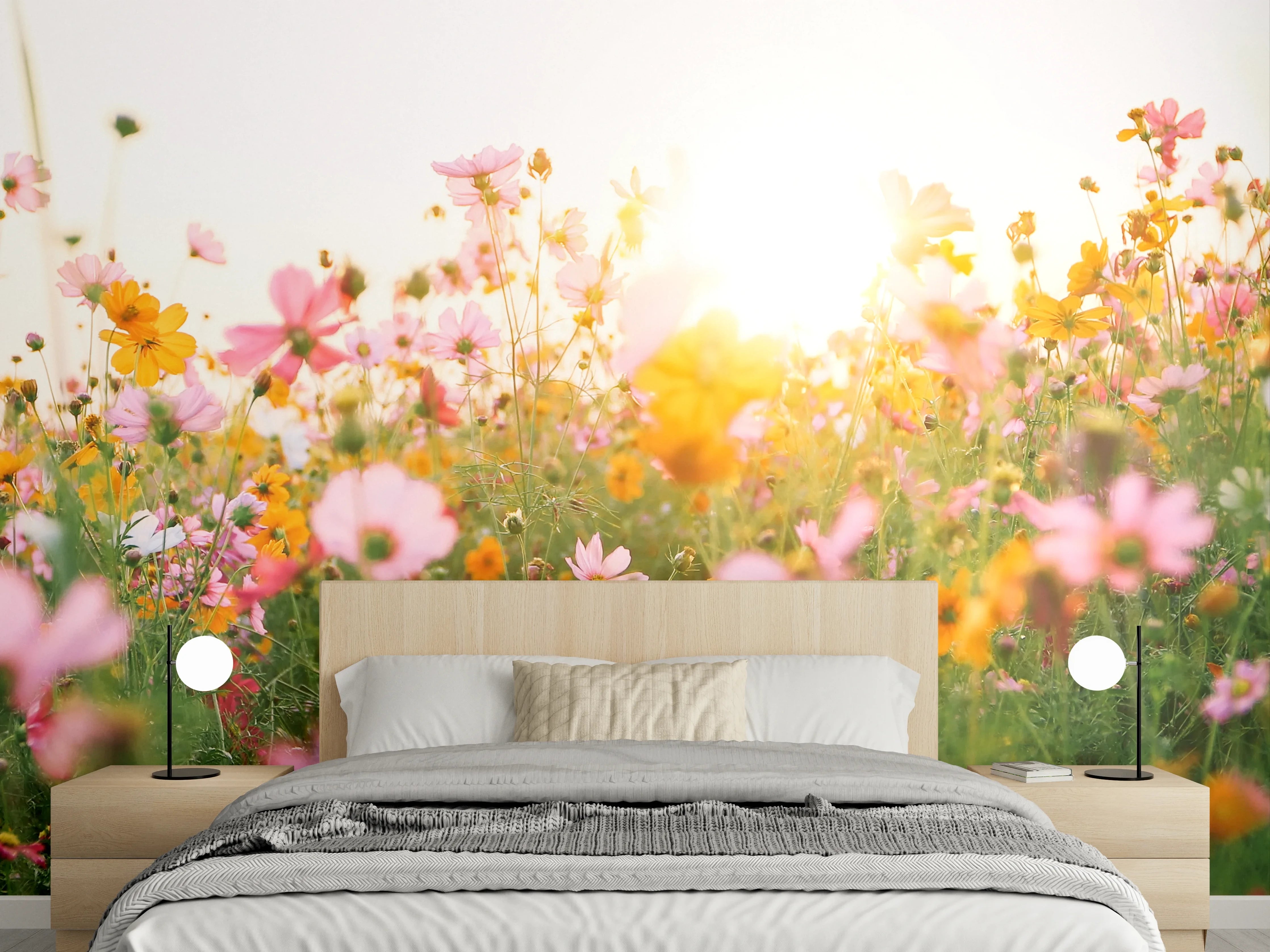 Wandverkleidung Schlafzimmer - Blühende Sommerwiese im Morgenlicht