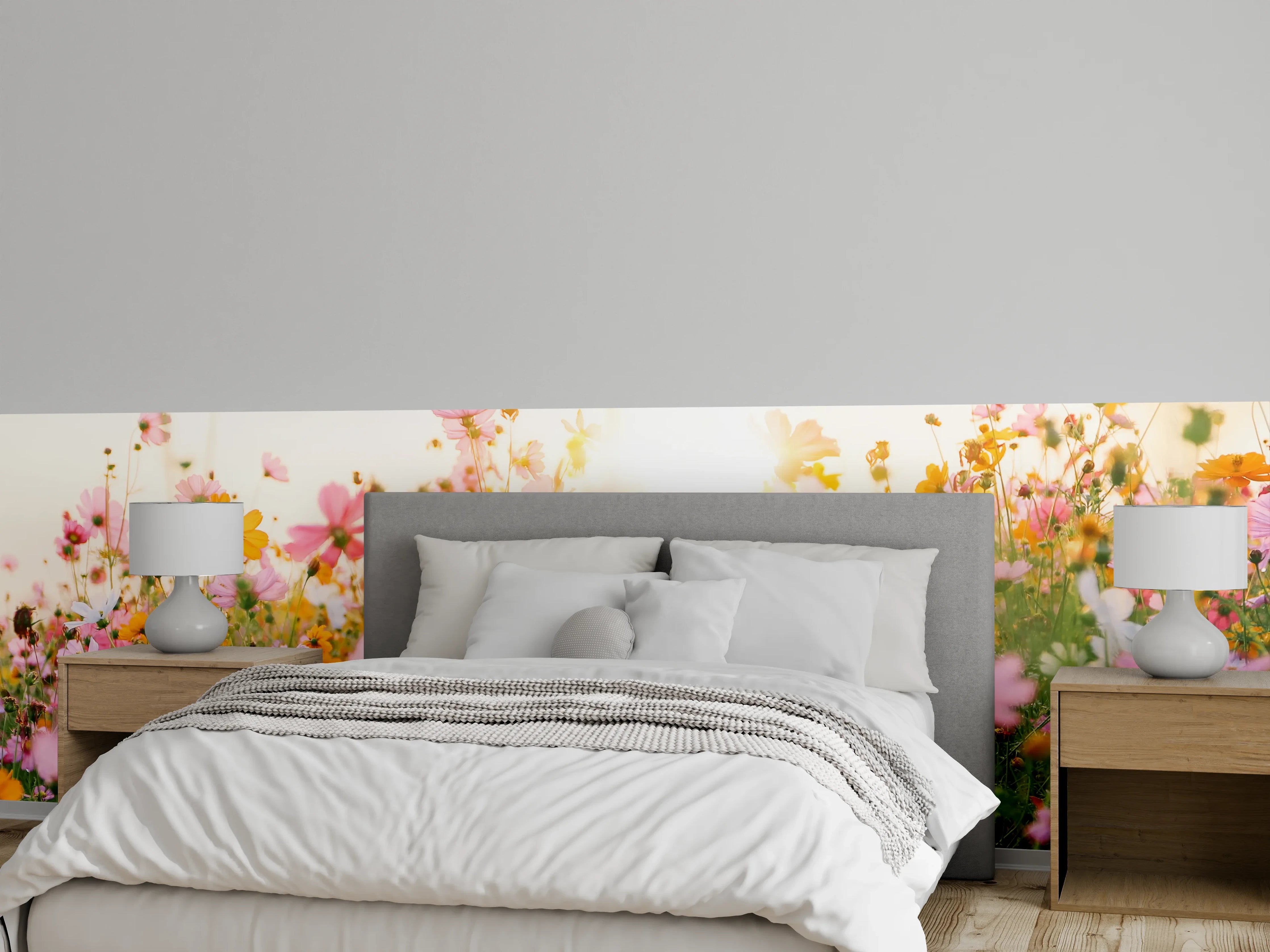 Wandverkleidung Schlafzimmer - Blühende Sommerwiese im Morgenlicht