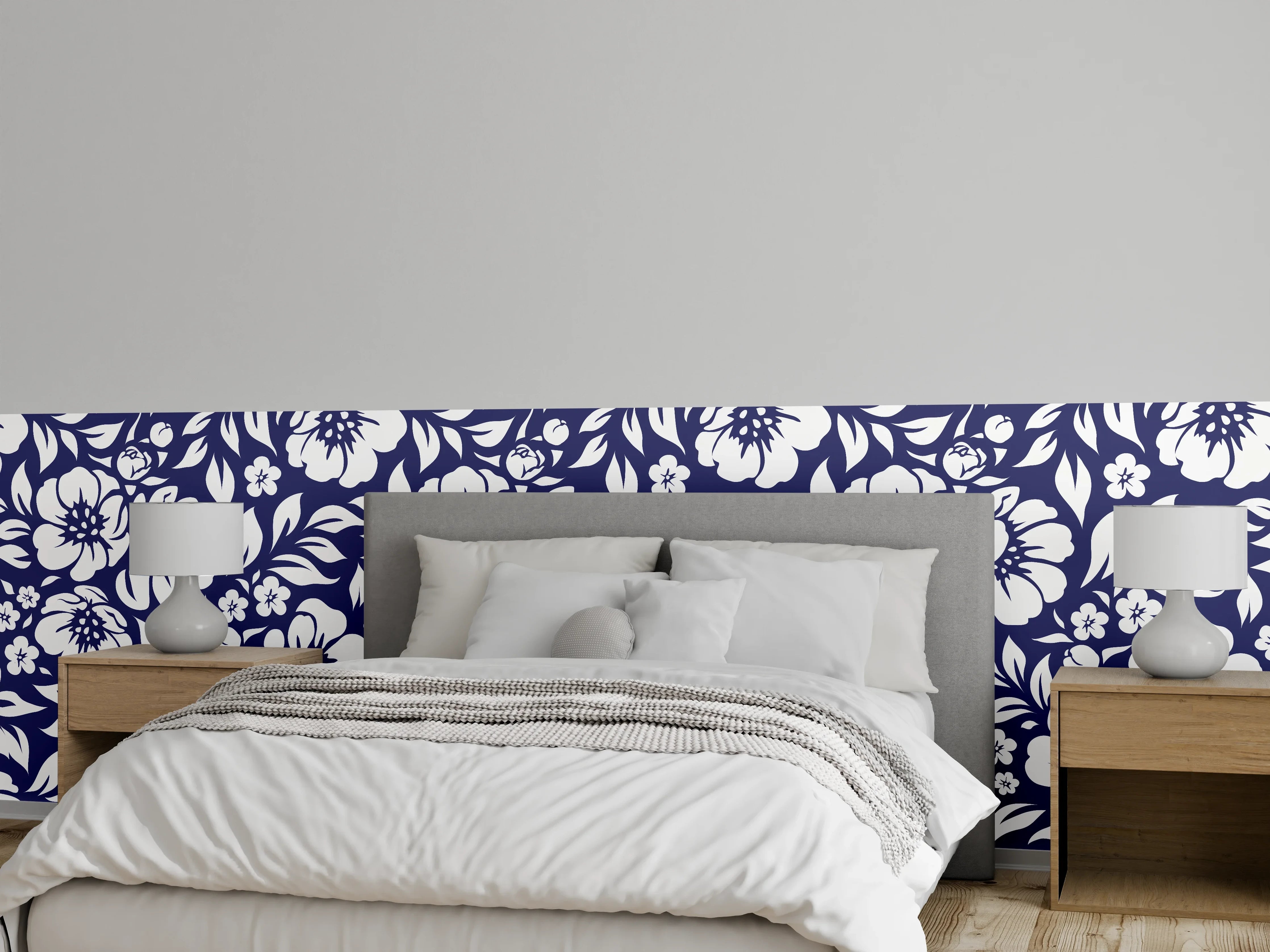 Wandverkleidung Schlafzimmer - Blumenmuster mit blauen und weißen Kontrasten