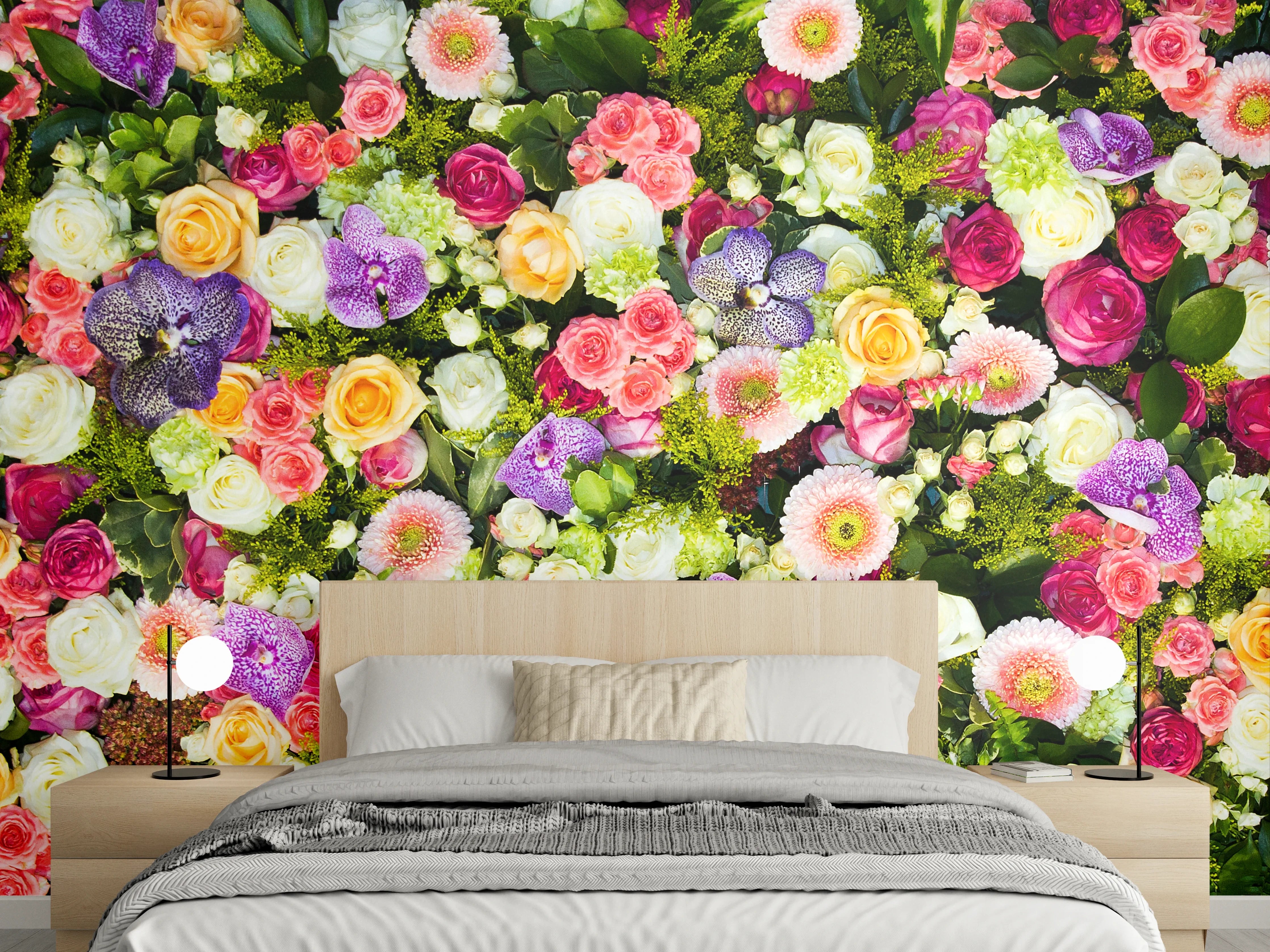 Wandverkleidung Schlafzimmer - Bunte Blumenwand: Frühlingshafte Blütenpracht
