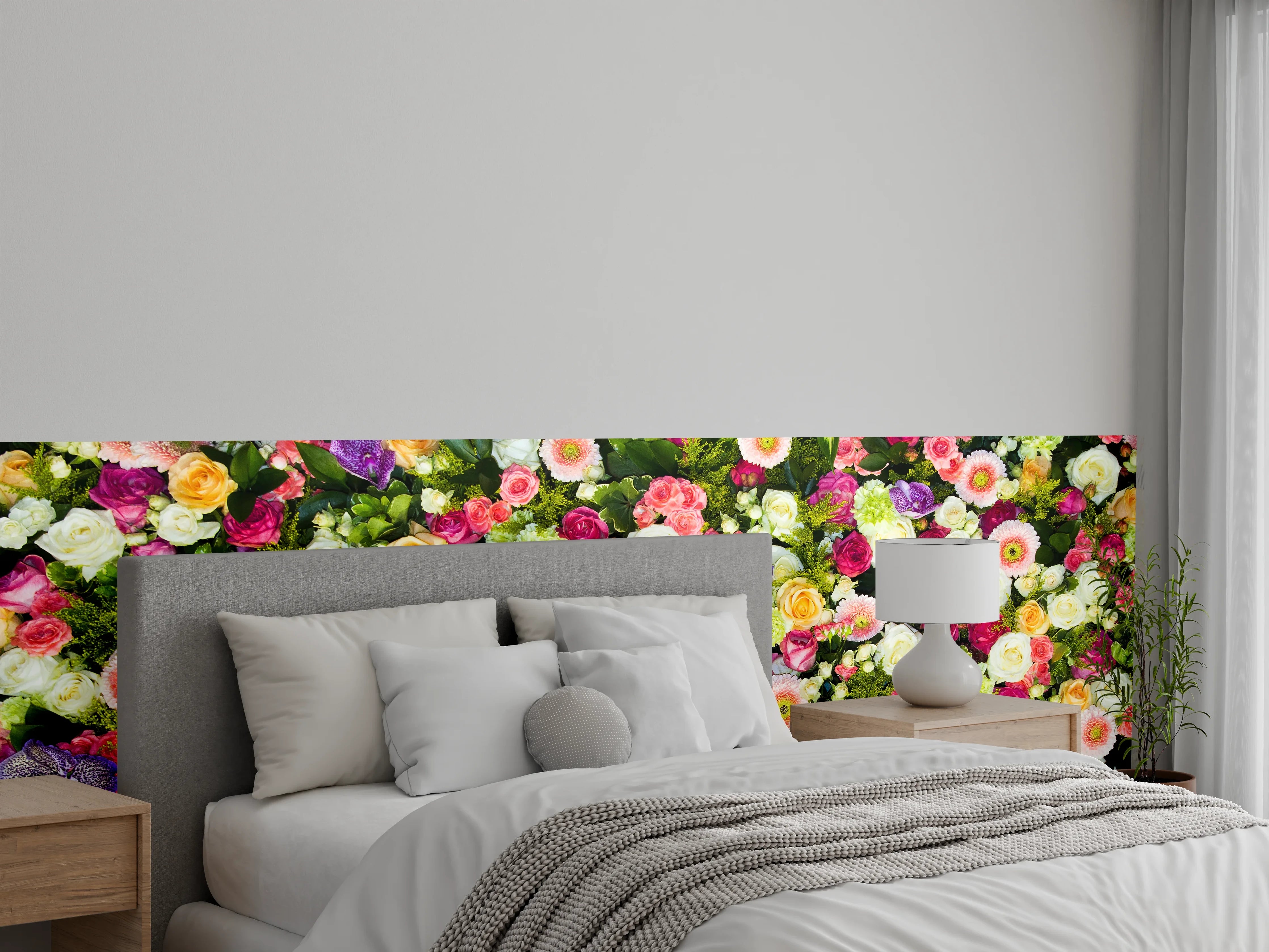 Wandverkleidung Schlafzimmer - Bunte Blumenwand: Frühlingshafte Blütenpracht