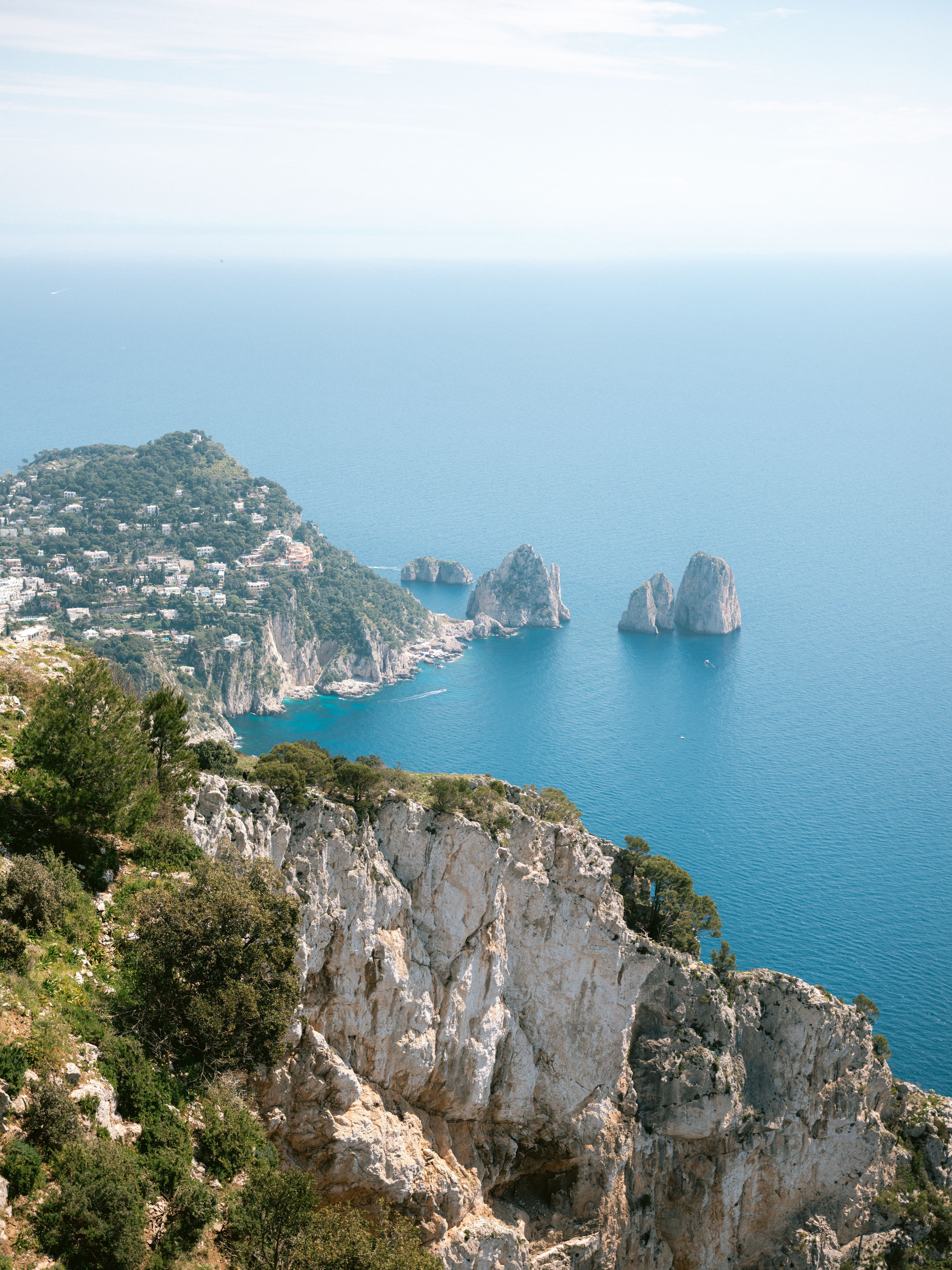 Wandverkleidung Schlafzimmer-Capri Steilküste mit Faraglioni Felsen