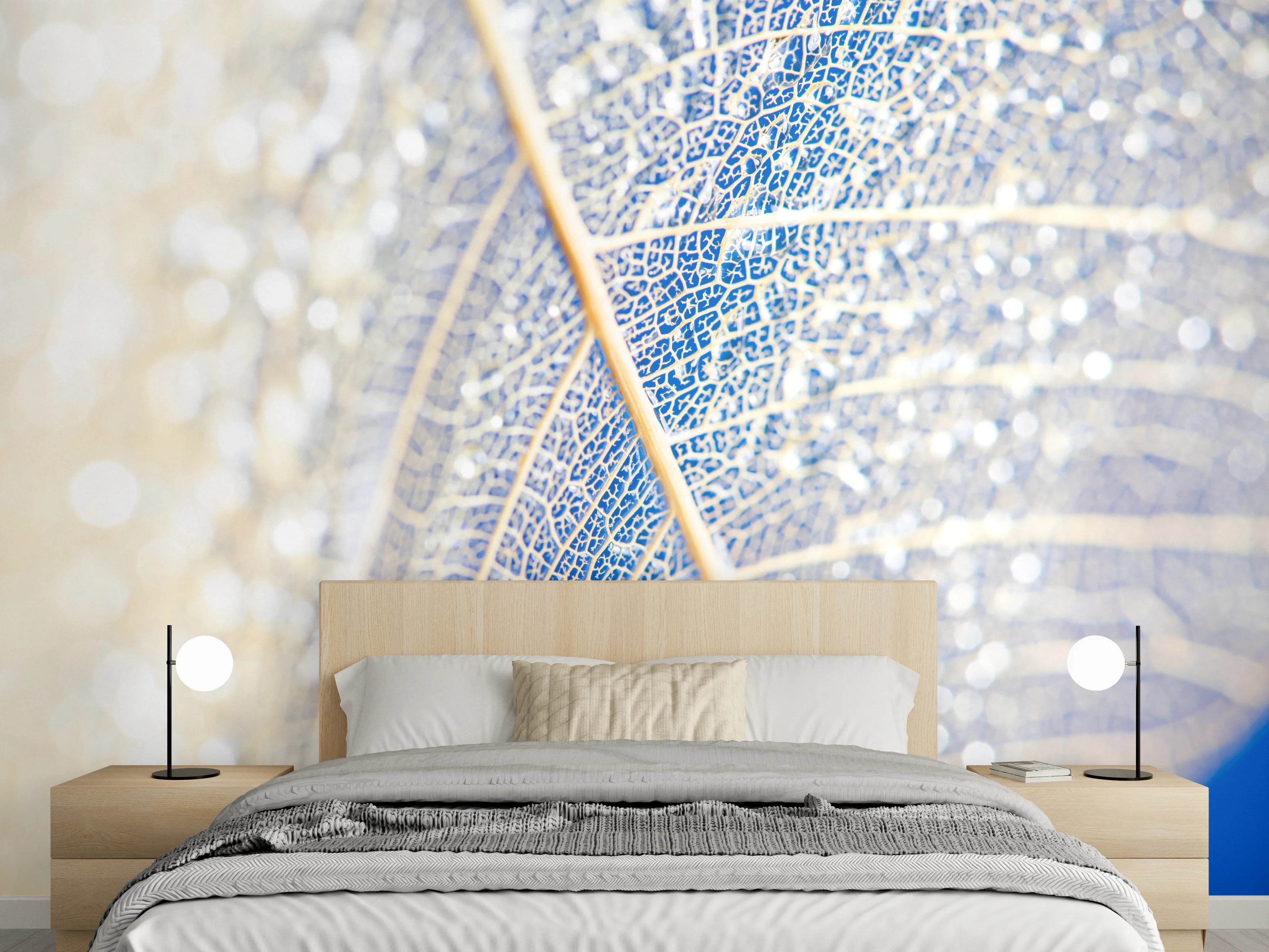 Wandverkleidung Schlafzimmer - Detailaufnahme einer Blattanalyse mit Wassertröpfchen