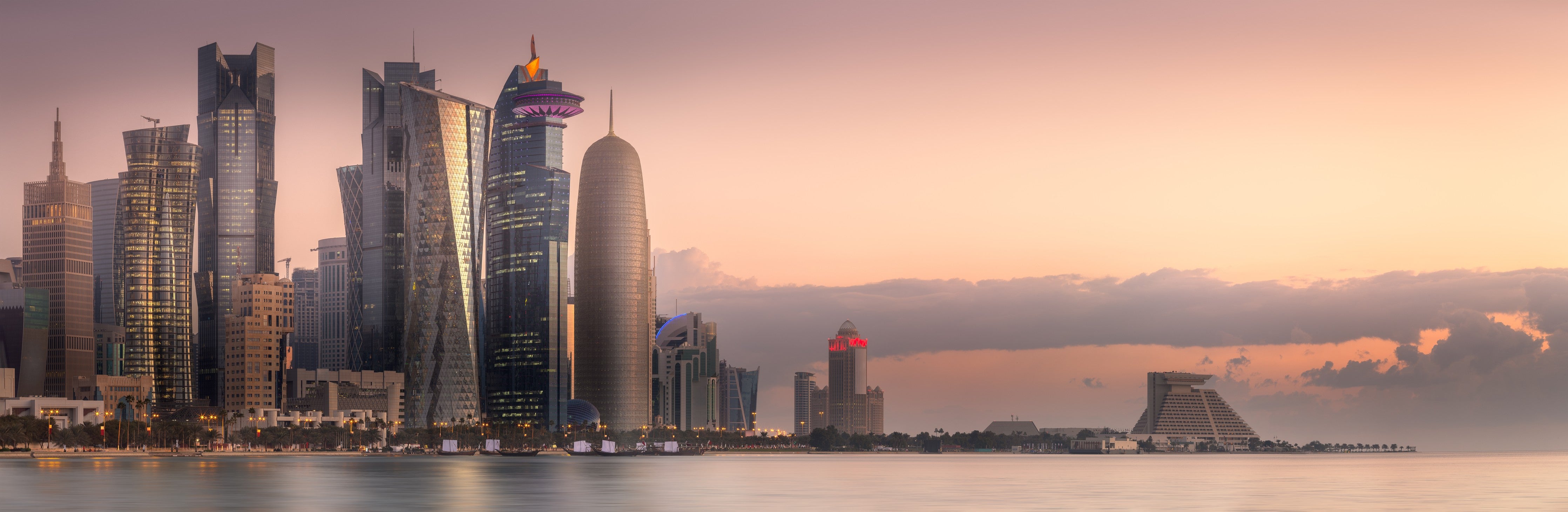 Wandverkleidung Schlafzimmer-Die Skyline von West Bay und Doha City