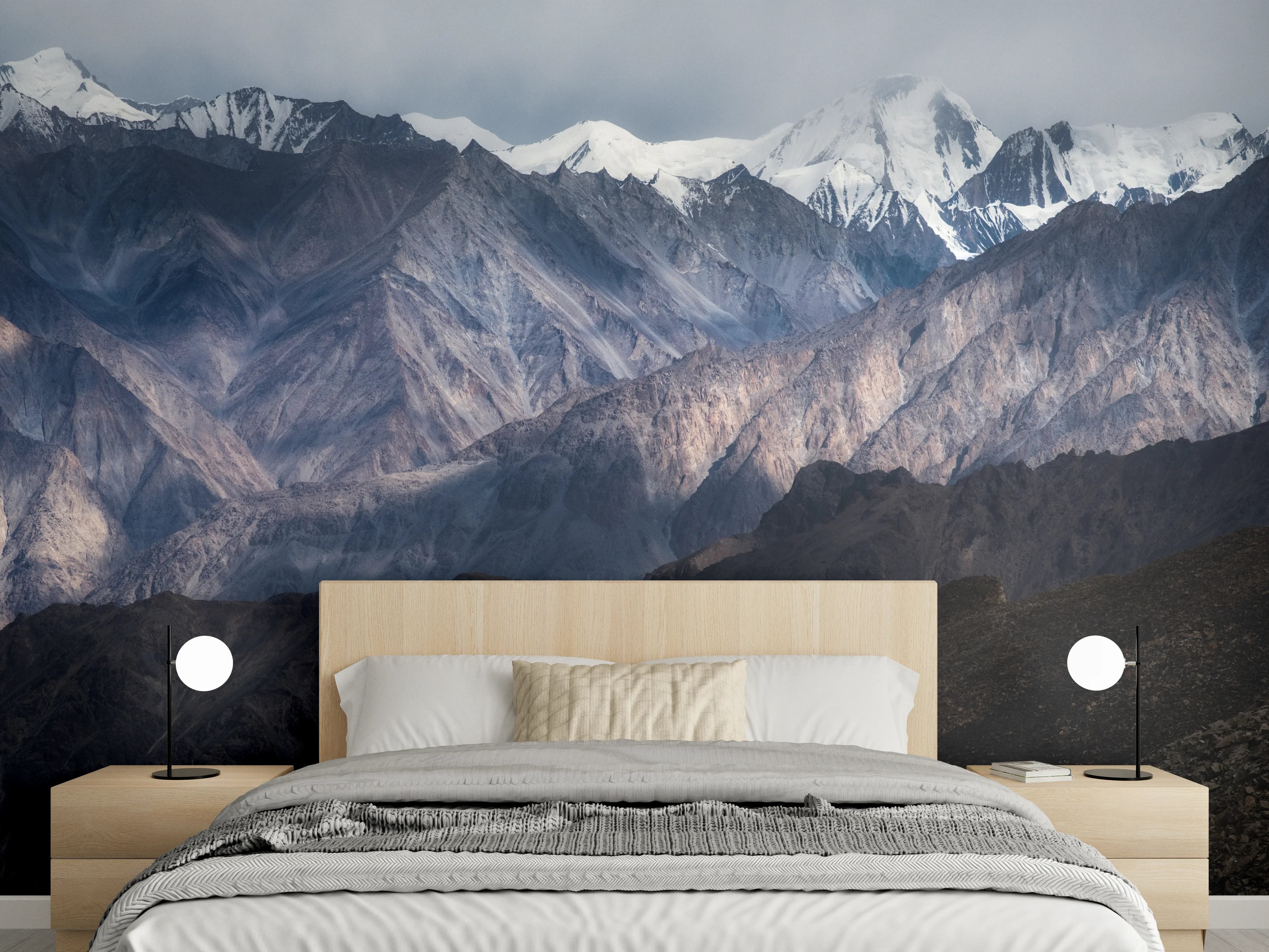 Wandverkleidung Schlafzimmer - Dramatische Gebirgslandschaft mit Schneegipfeln