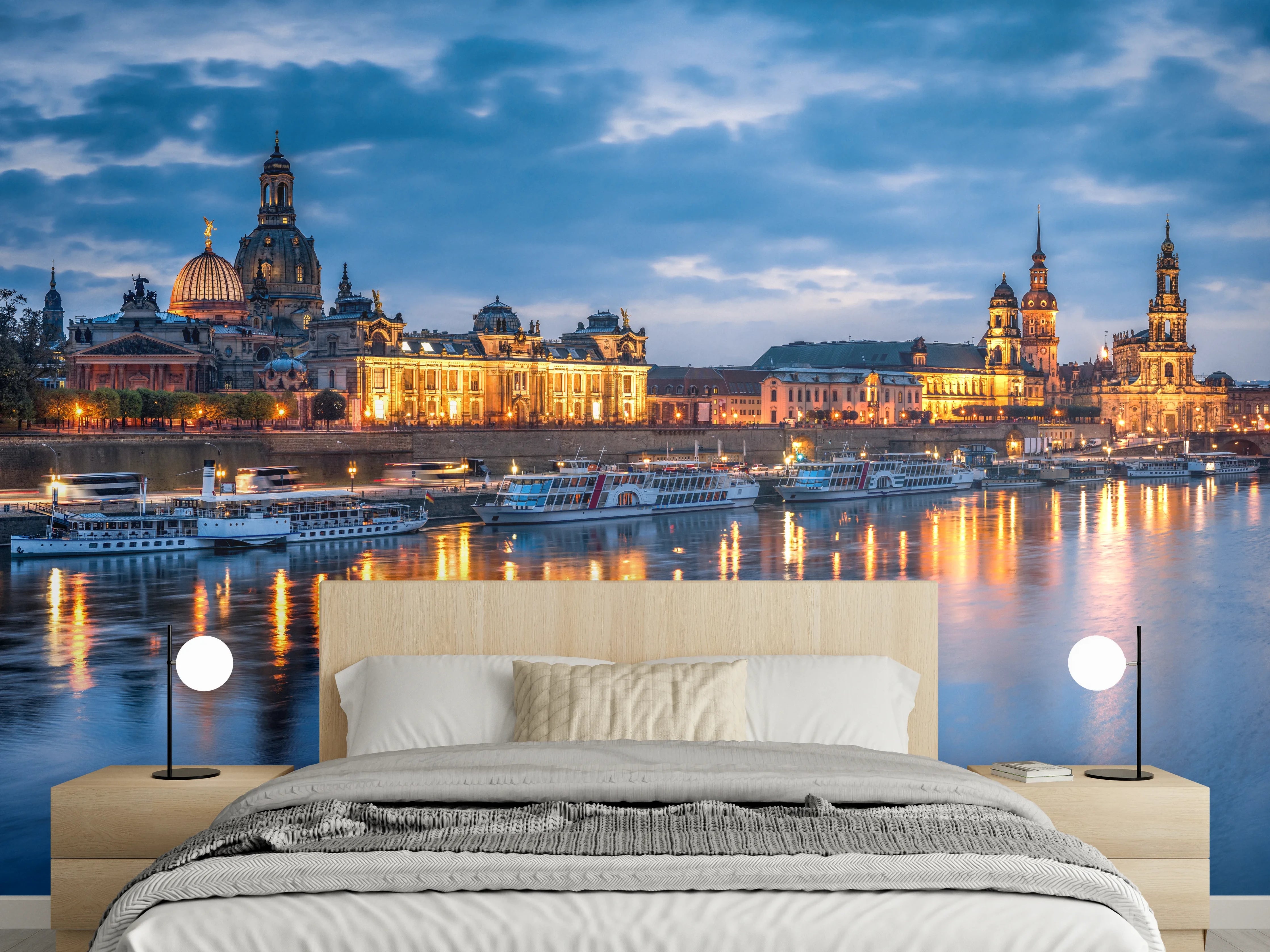 Wandverkleidung Schlafzimmer - Dresden Skyline am Abend, reflektierend