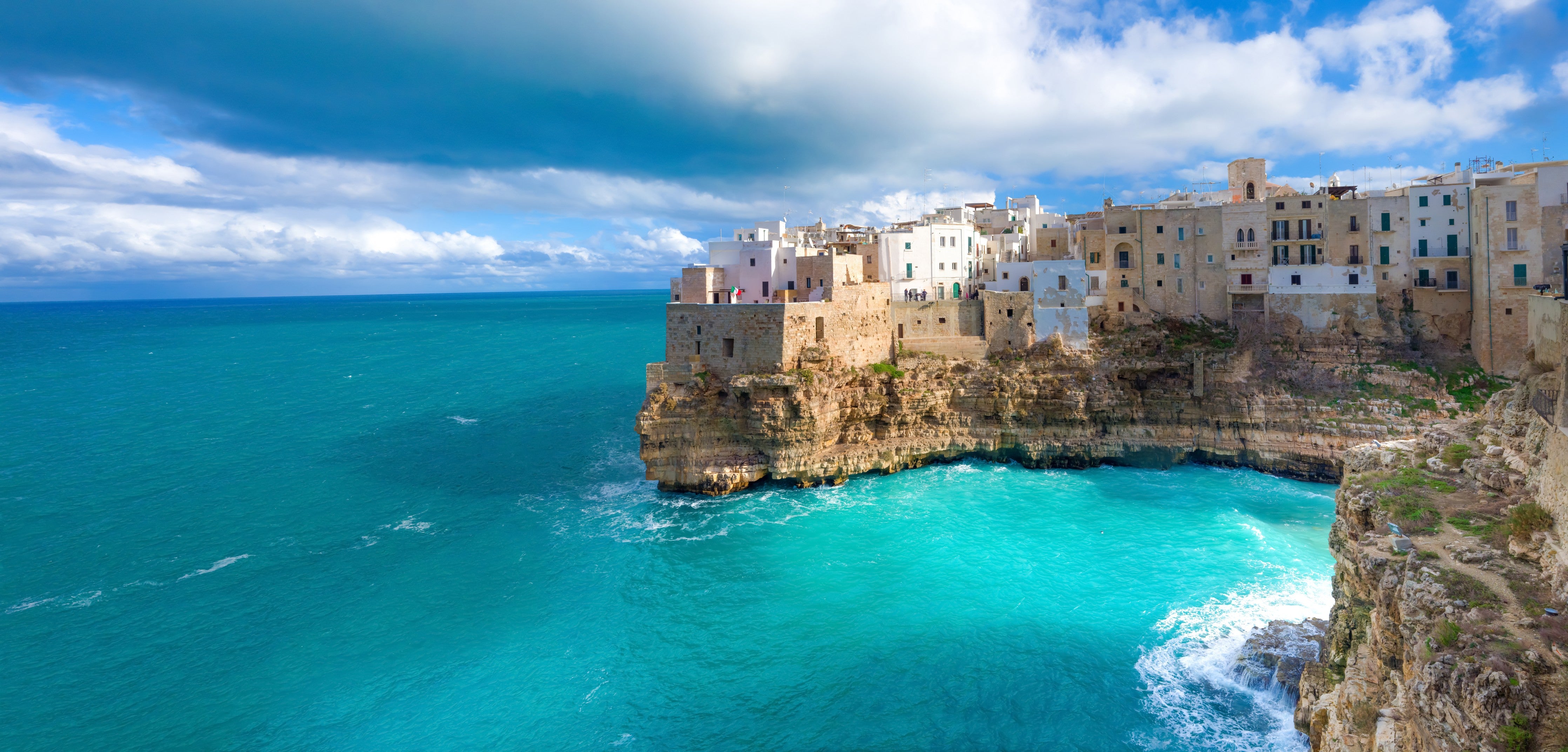 Wandverkleidung Schlafzimmer-Drohnensicht - Polignano