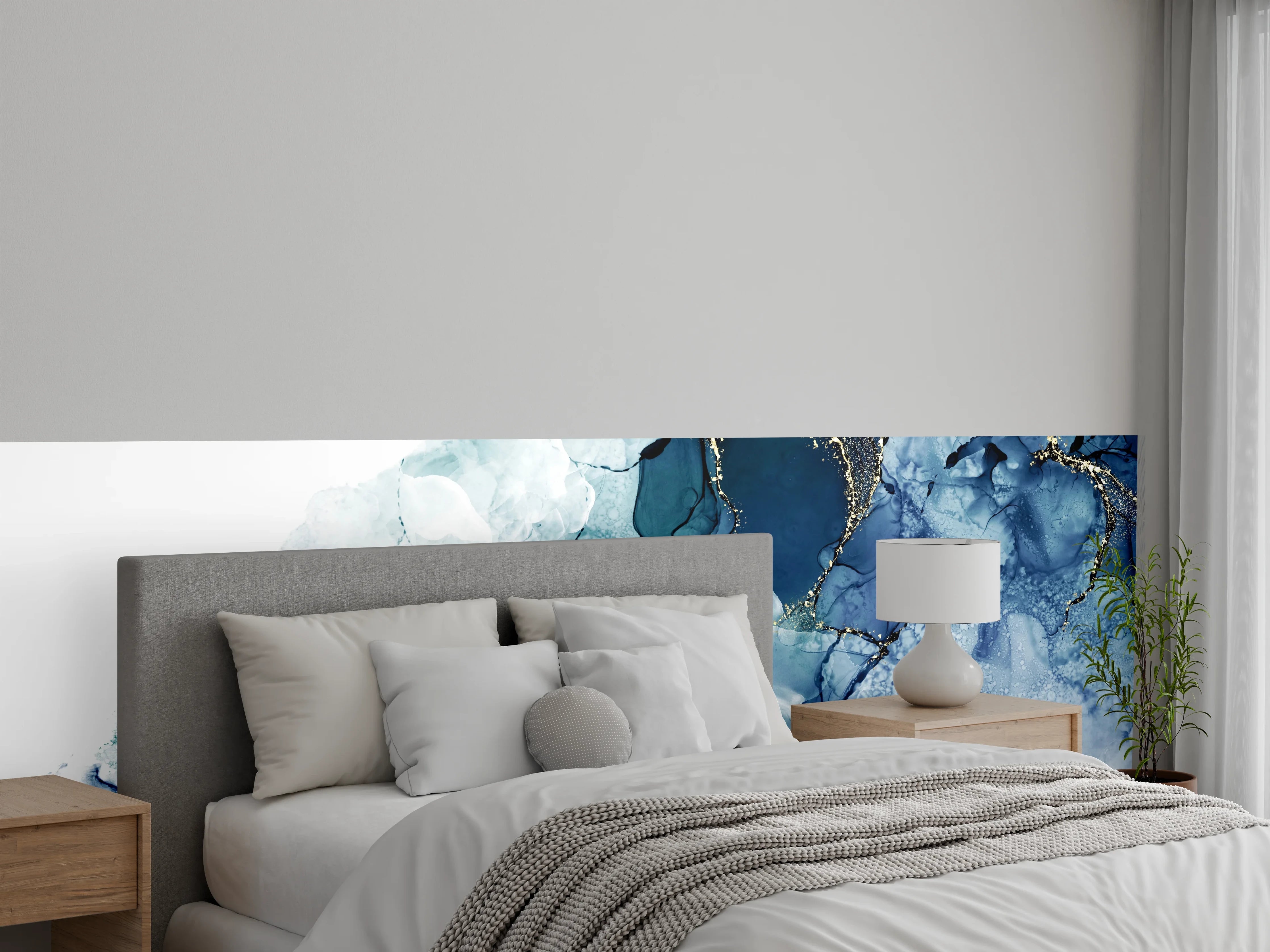Wandverkleidung Schlafzimmer - Edle Blautöne mit goldenen Akzenten