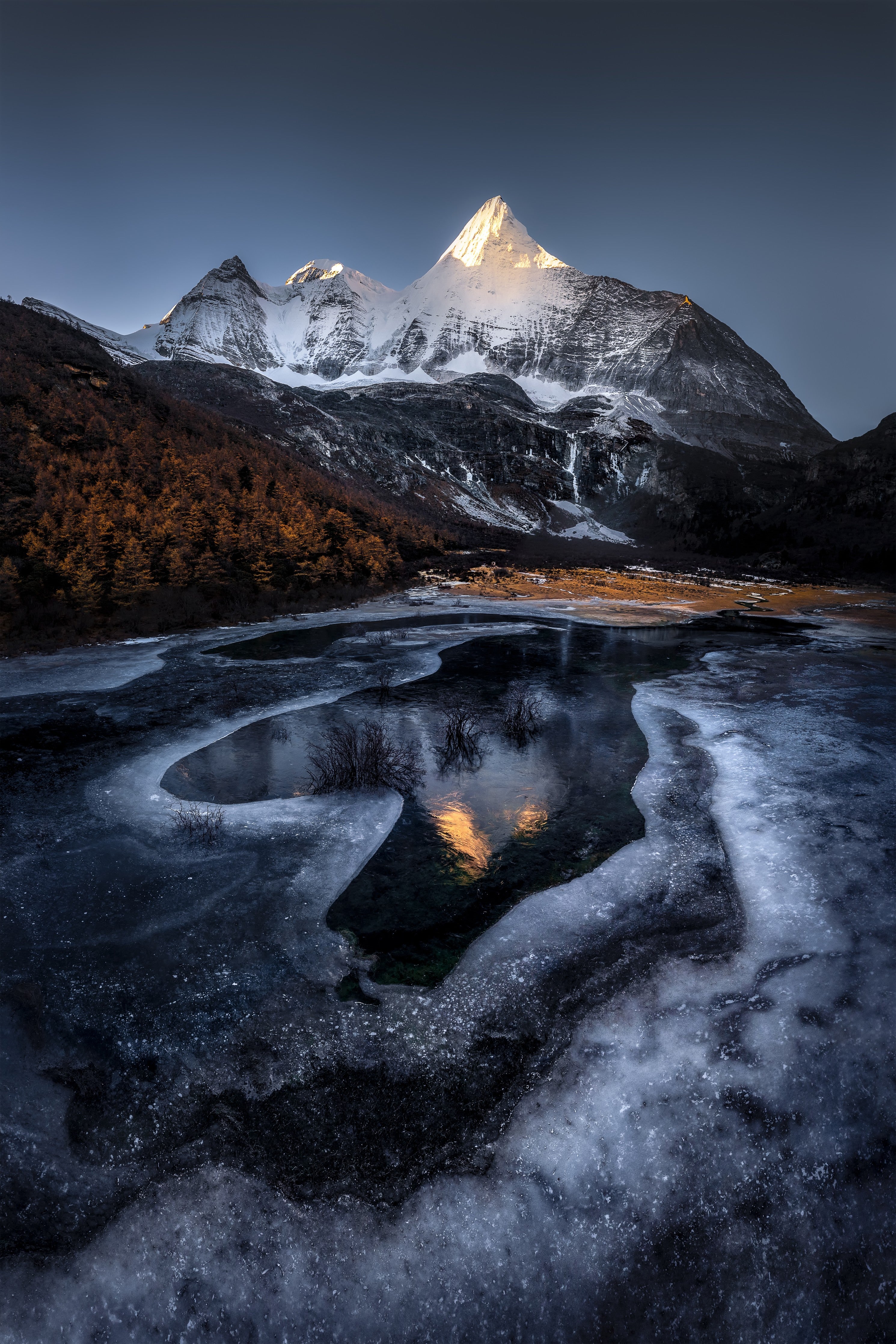 Wandverkleidung Schlafzimmer-Eisige Alpenlandschaft mit Sonnenaufgang