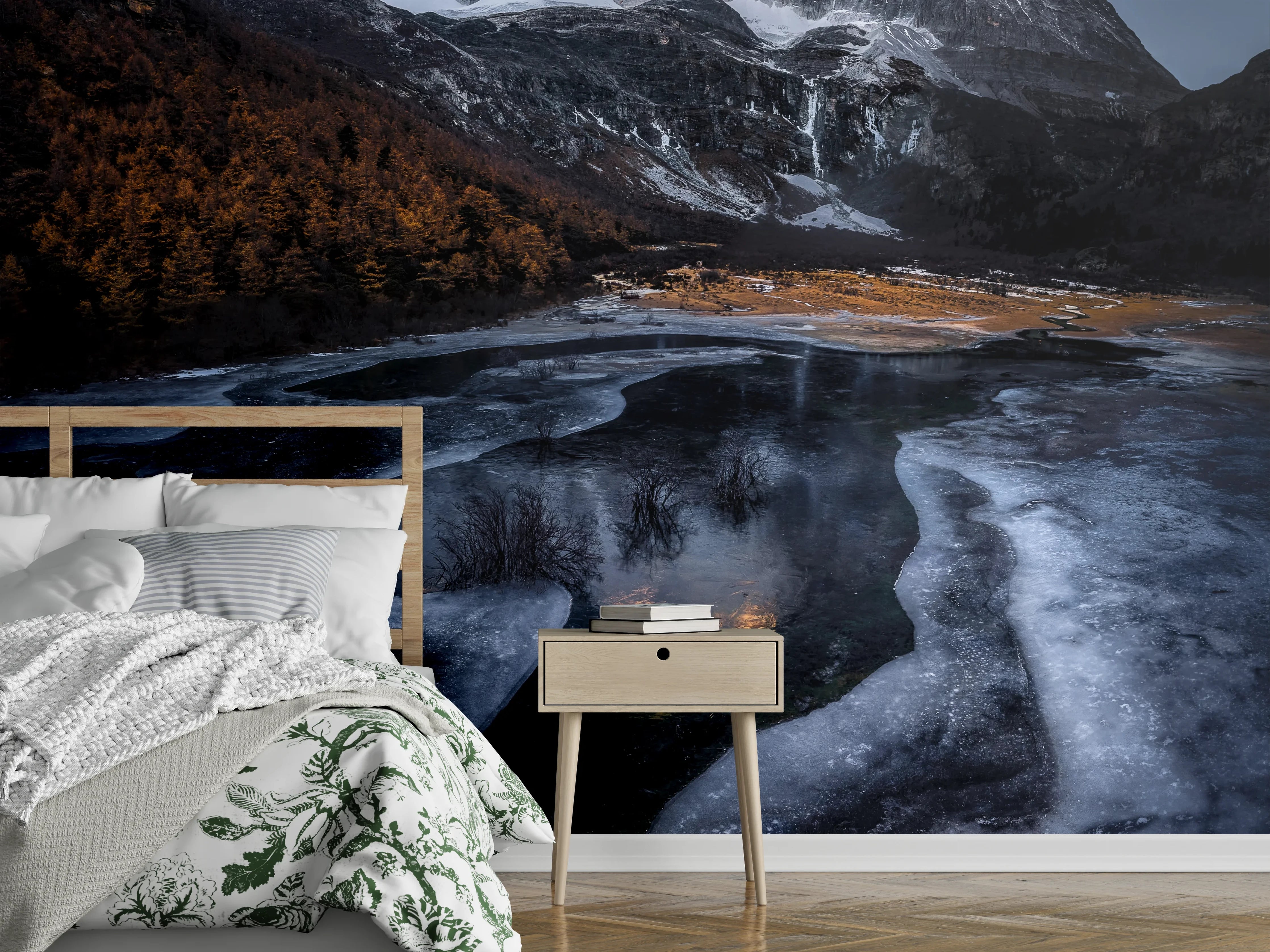 Wandverkleidung Schlafzimmer - Eisige Alpenlandschaft mit Sonnenaufgang