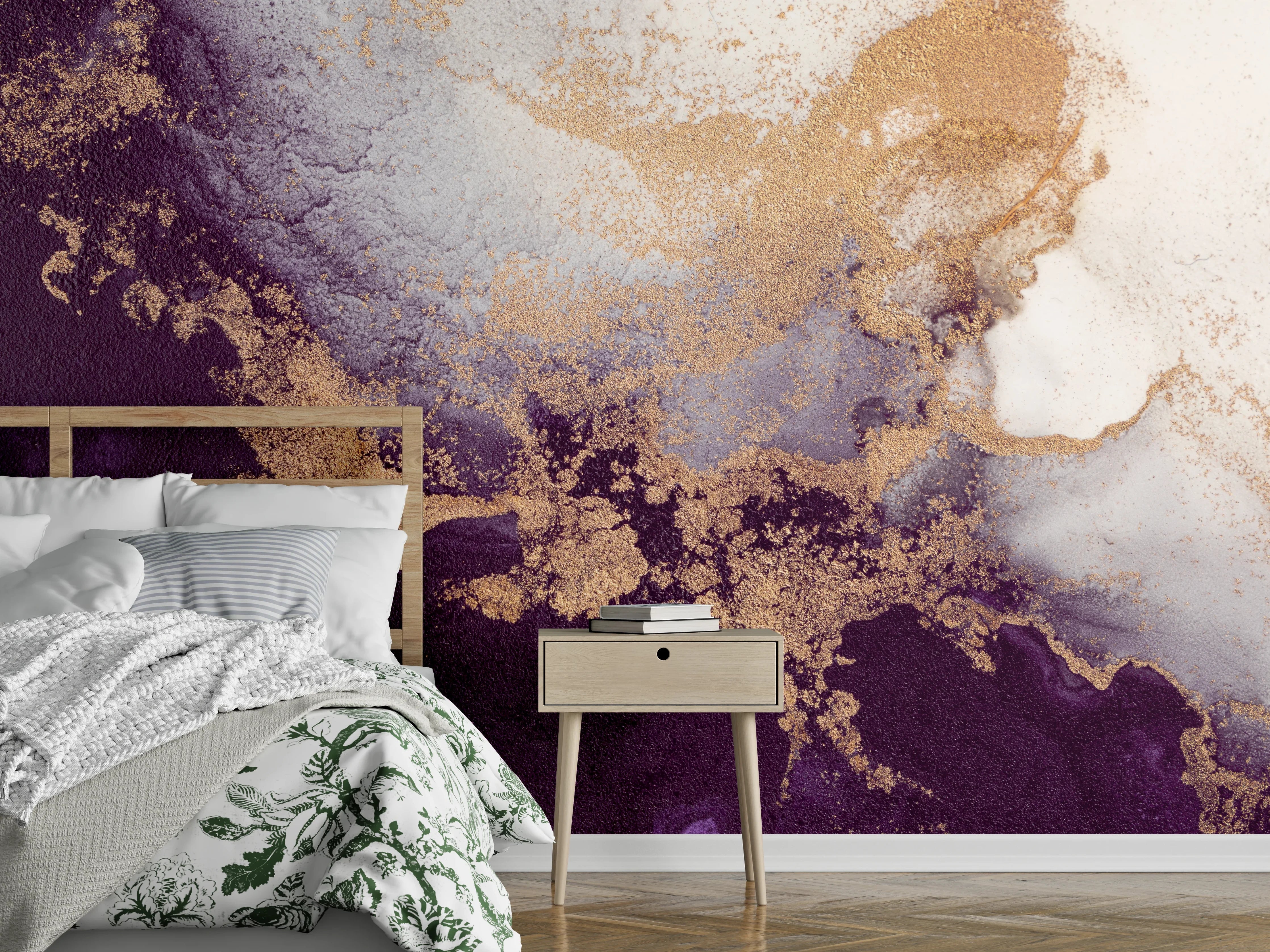 Wandverkleidung Schlafzimmer - Elegant: Abstrakte Wanddekoration mit Gold und Lila