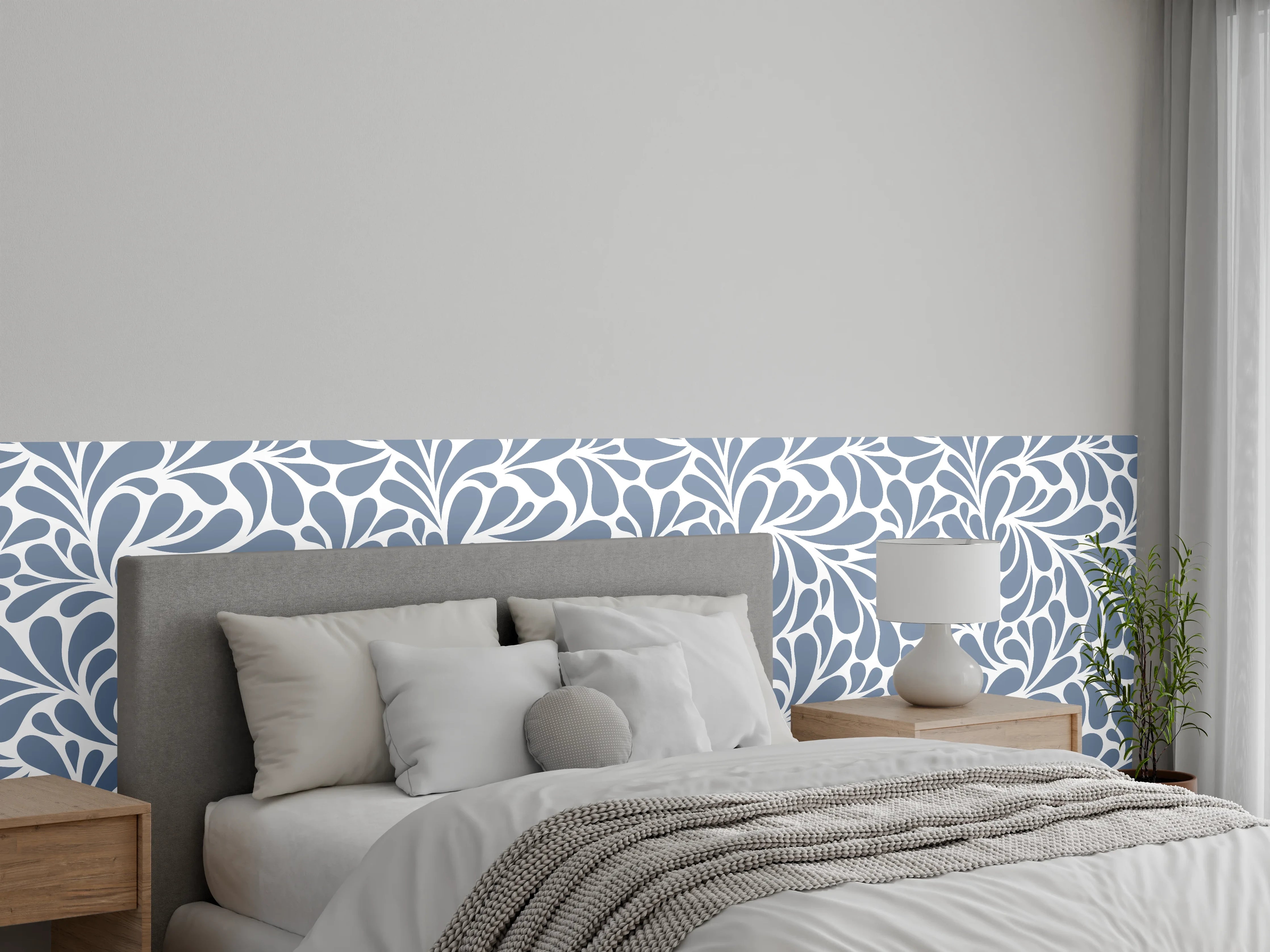Wandverkleidung Schlafzimmer - Elegantes florales Muster in Grau-Weiß