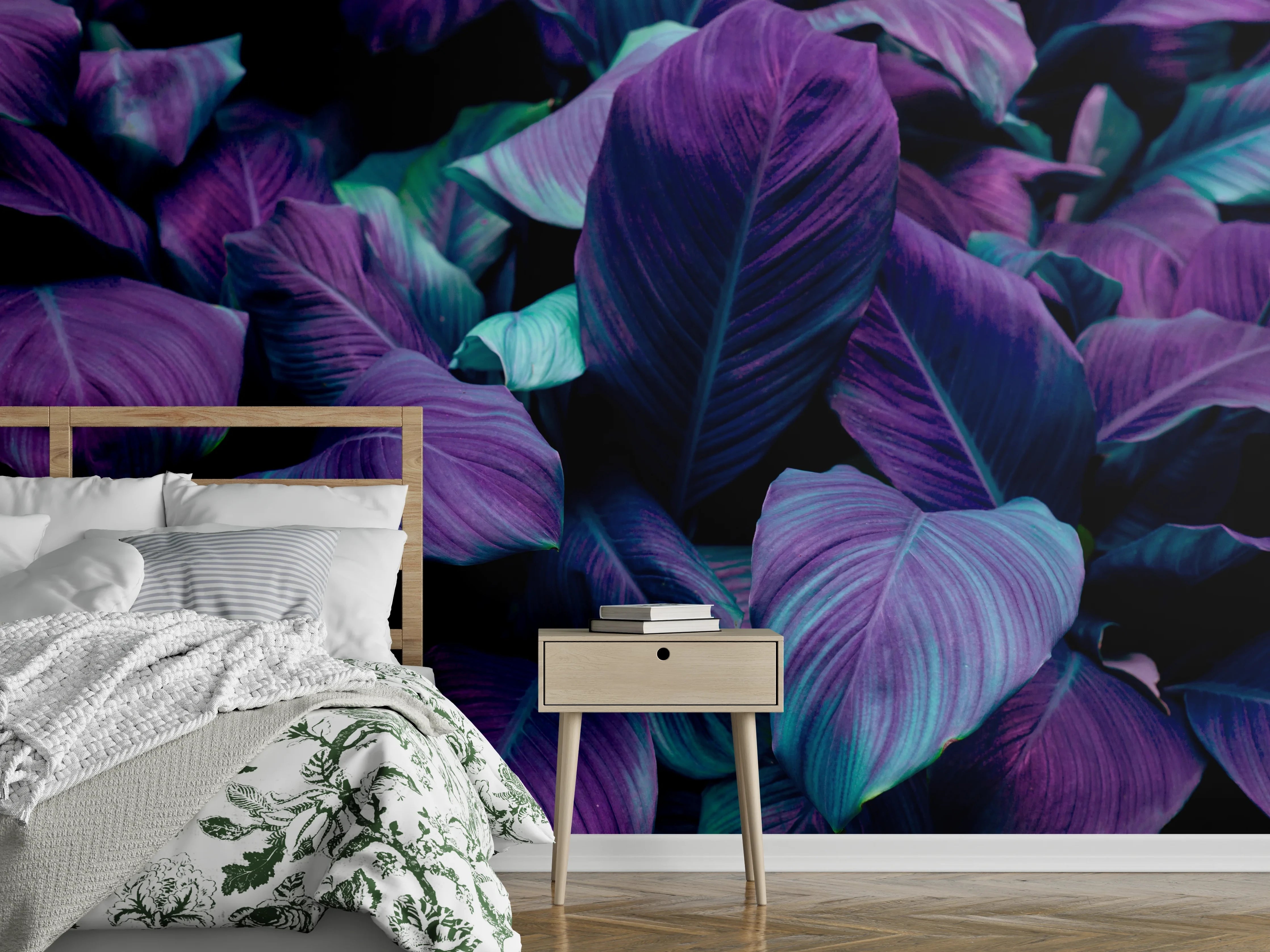 Wandverkleidung Schlafzimmer - Exotische Blätter in Violett und Türkis