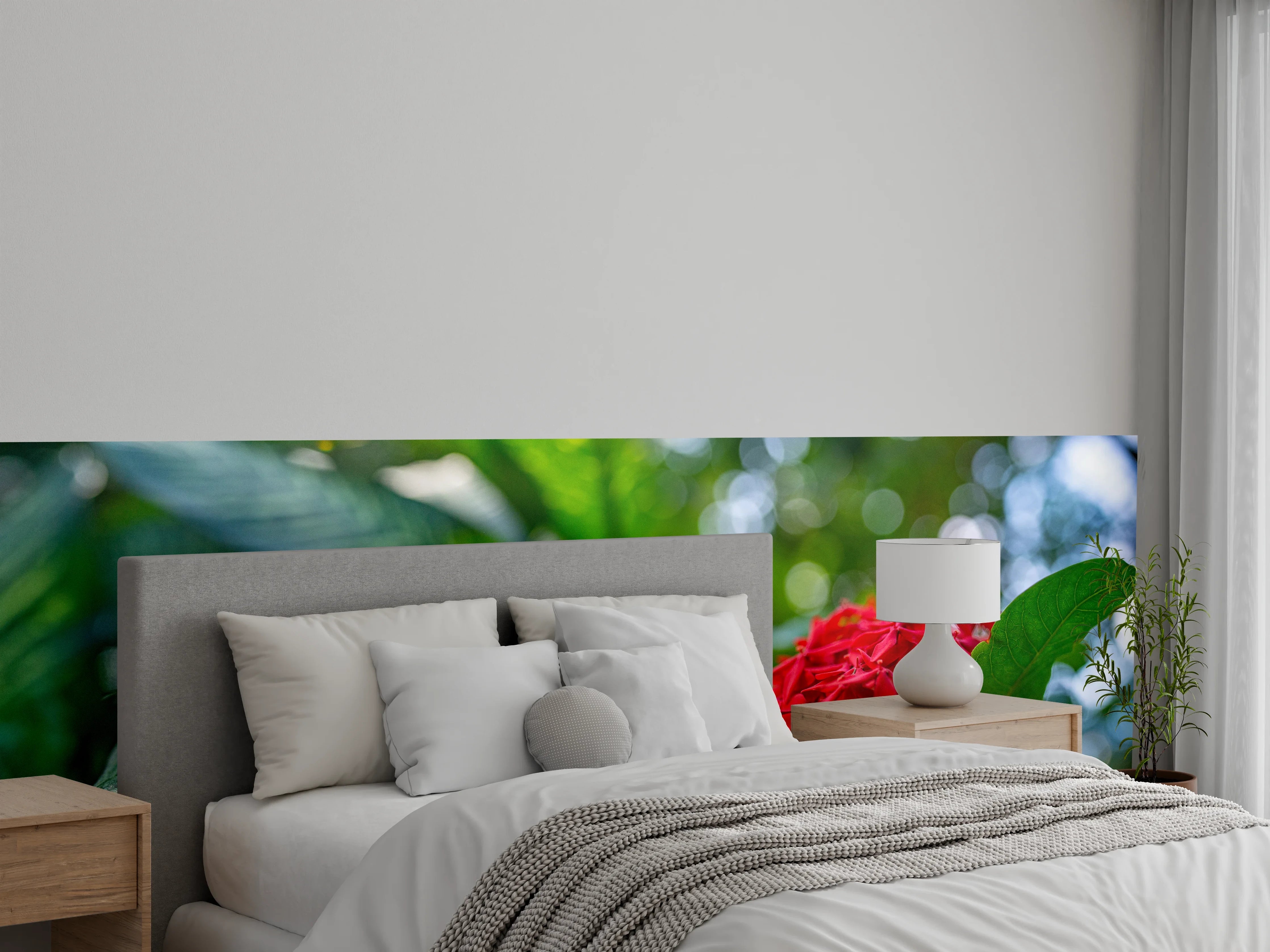 Wandverkleidung Schlafzimmer - Exotische rote Blüte im Dschungel