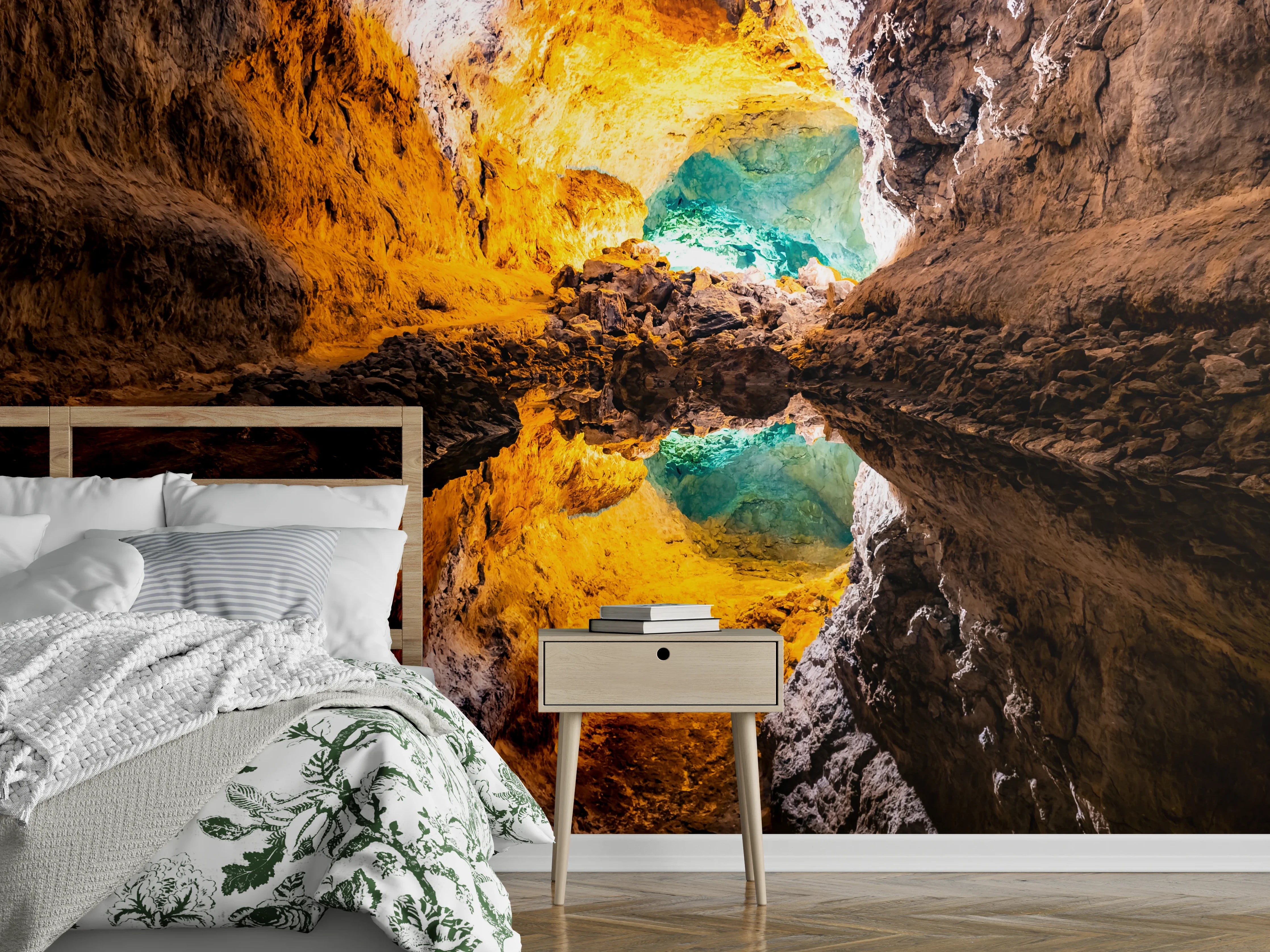 Wandverkleidung Schlafzimmer - Farbenfrohe Lavahöhle mit Spiegelung