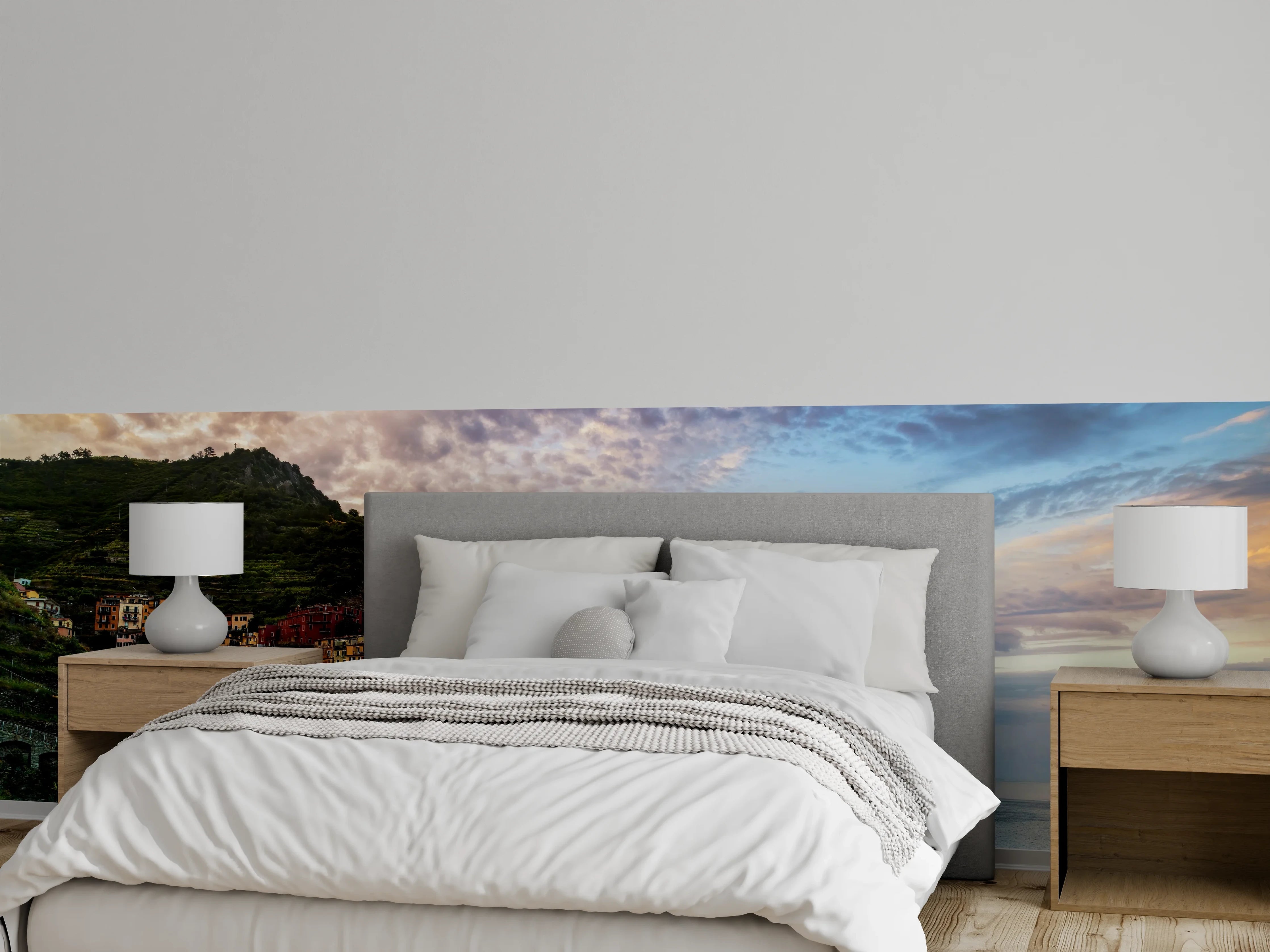 Wandverkleidung Schlafzimmer - Farbenfrohes Küstendorf am Abendhimmel