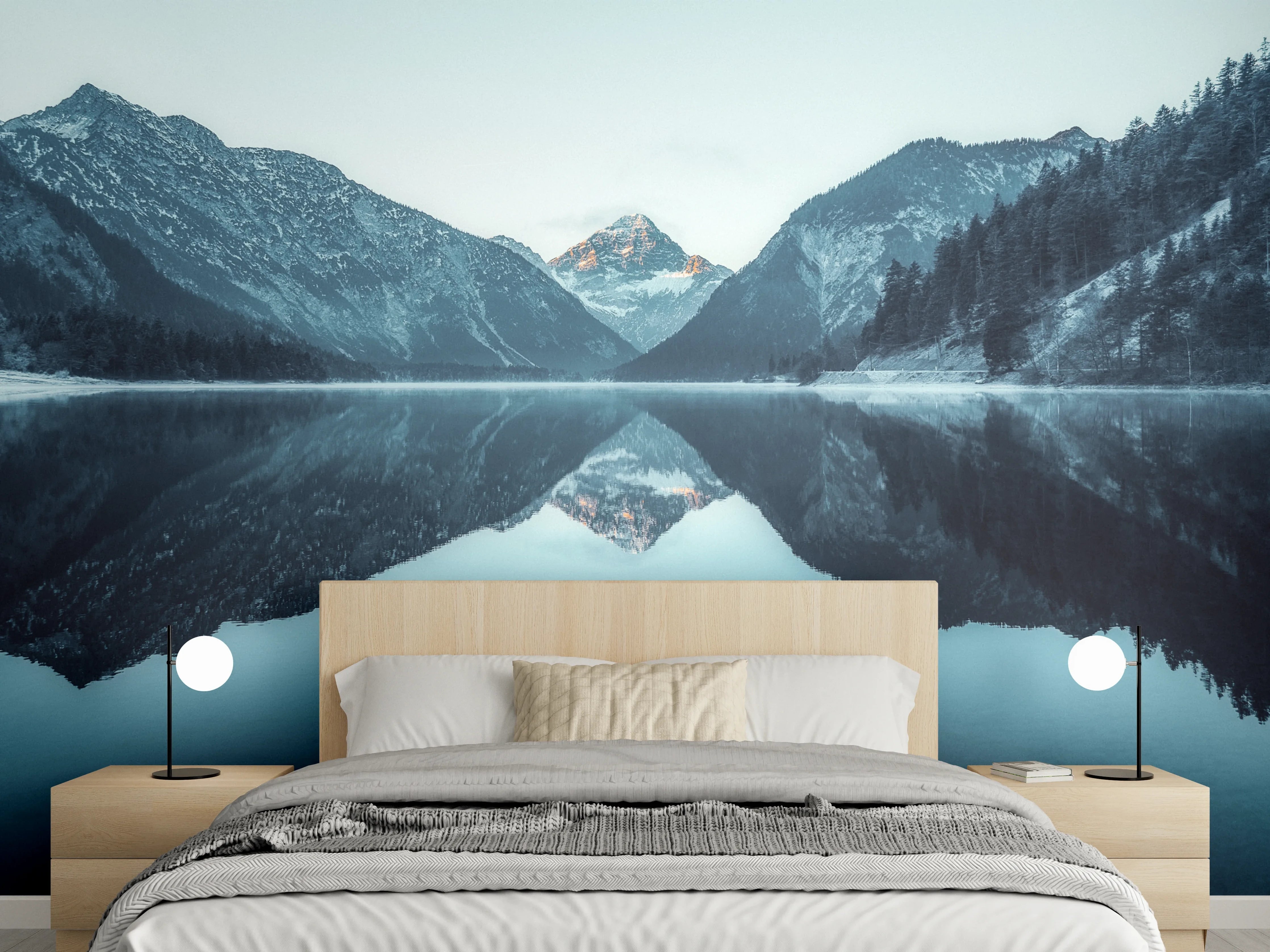 Wandverkleidung Schlafzimmer - Faszinierende Spiegelung am Bergsee