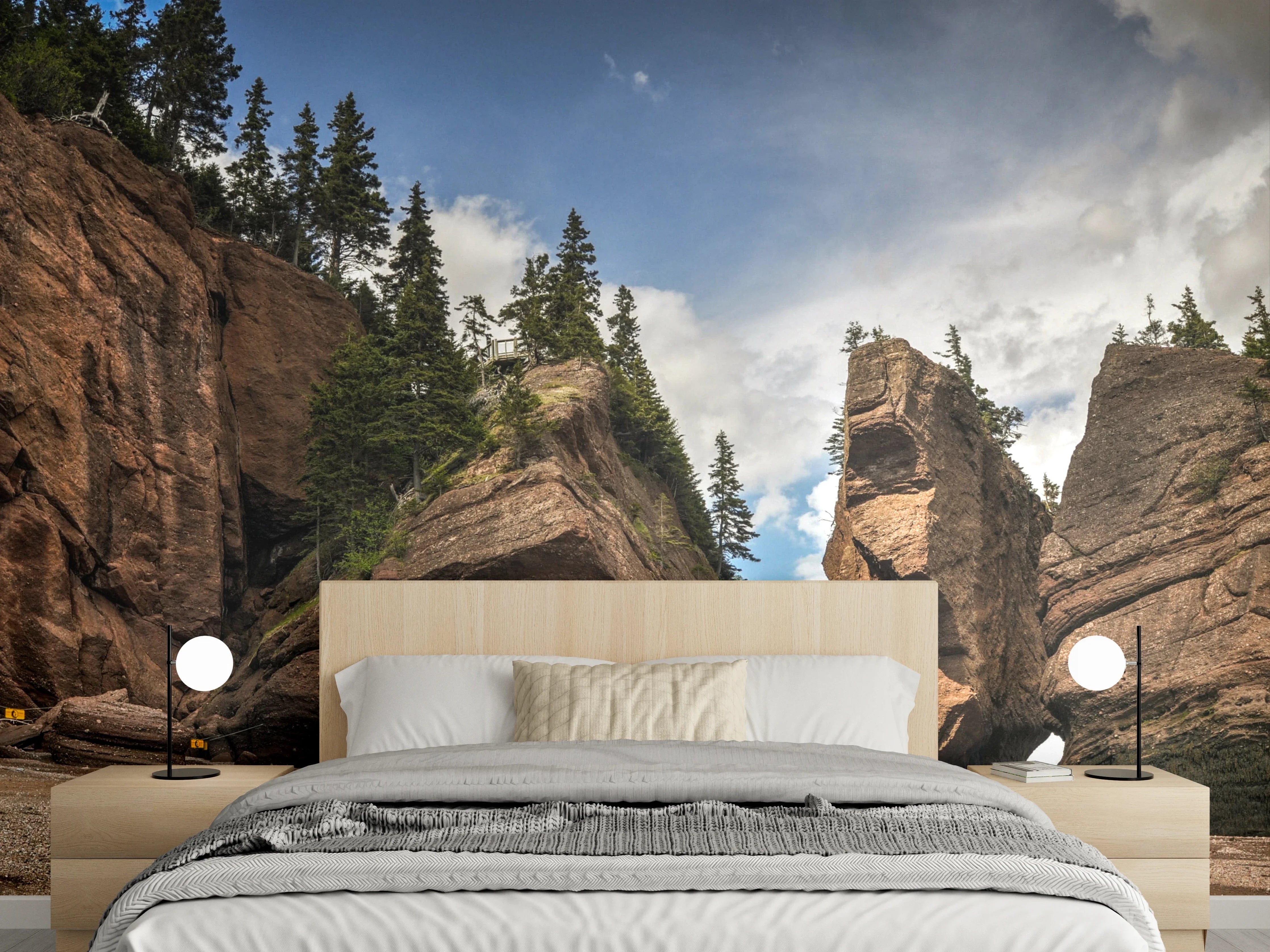 Wandverkleidung Schlafzimmer - Felsformation am Meer mit dramatischem Himmel