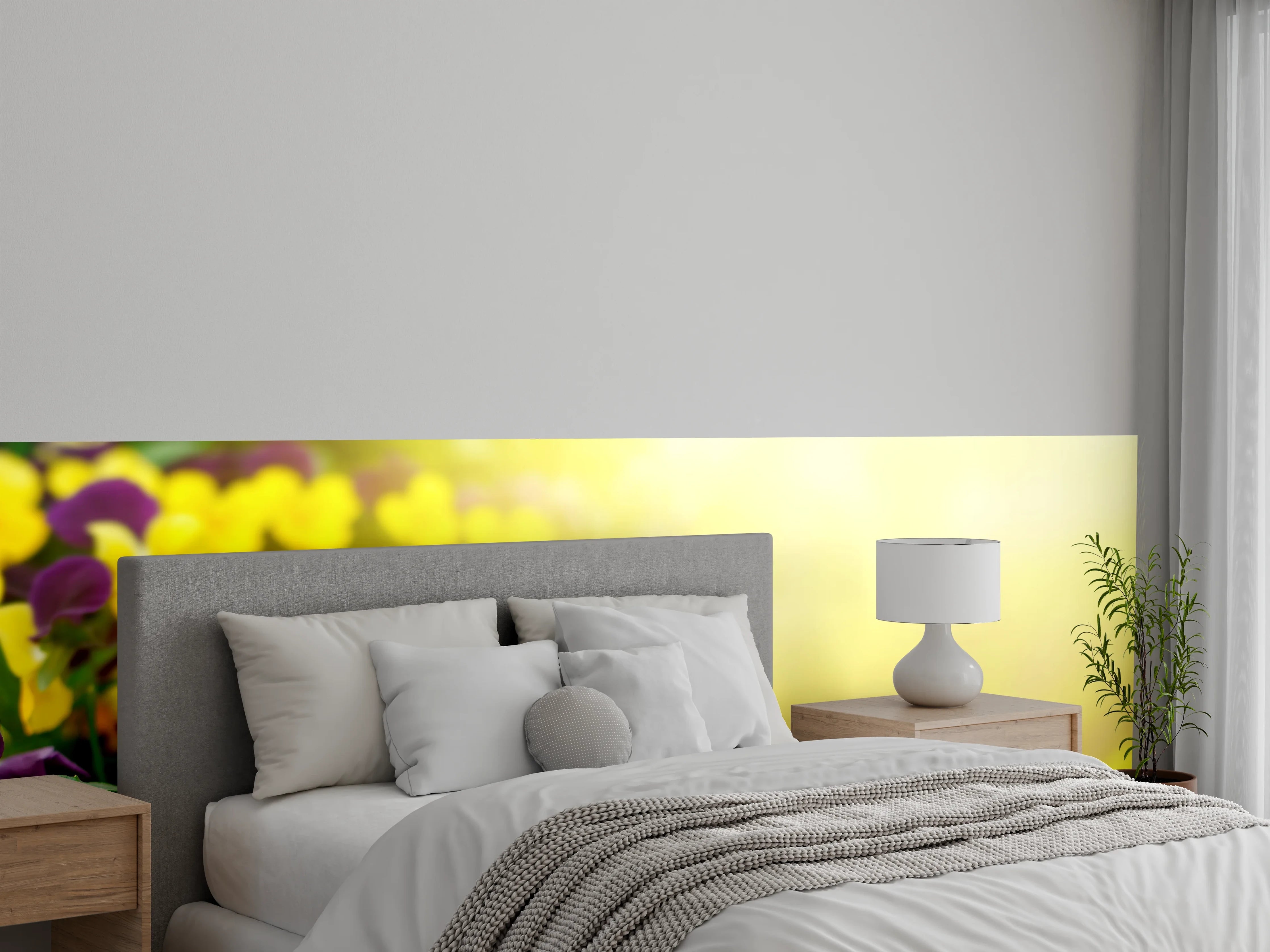 Wandverkleidung Schlafzimmer - Gelbe und violette Blütenpracht