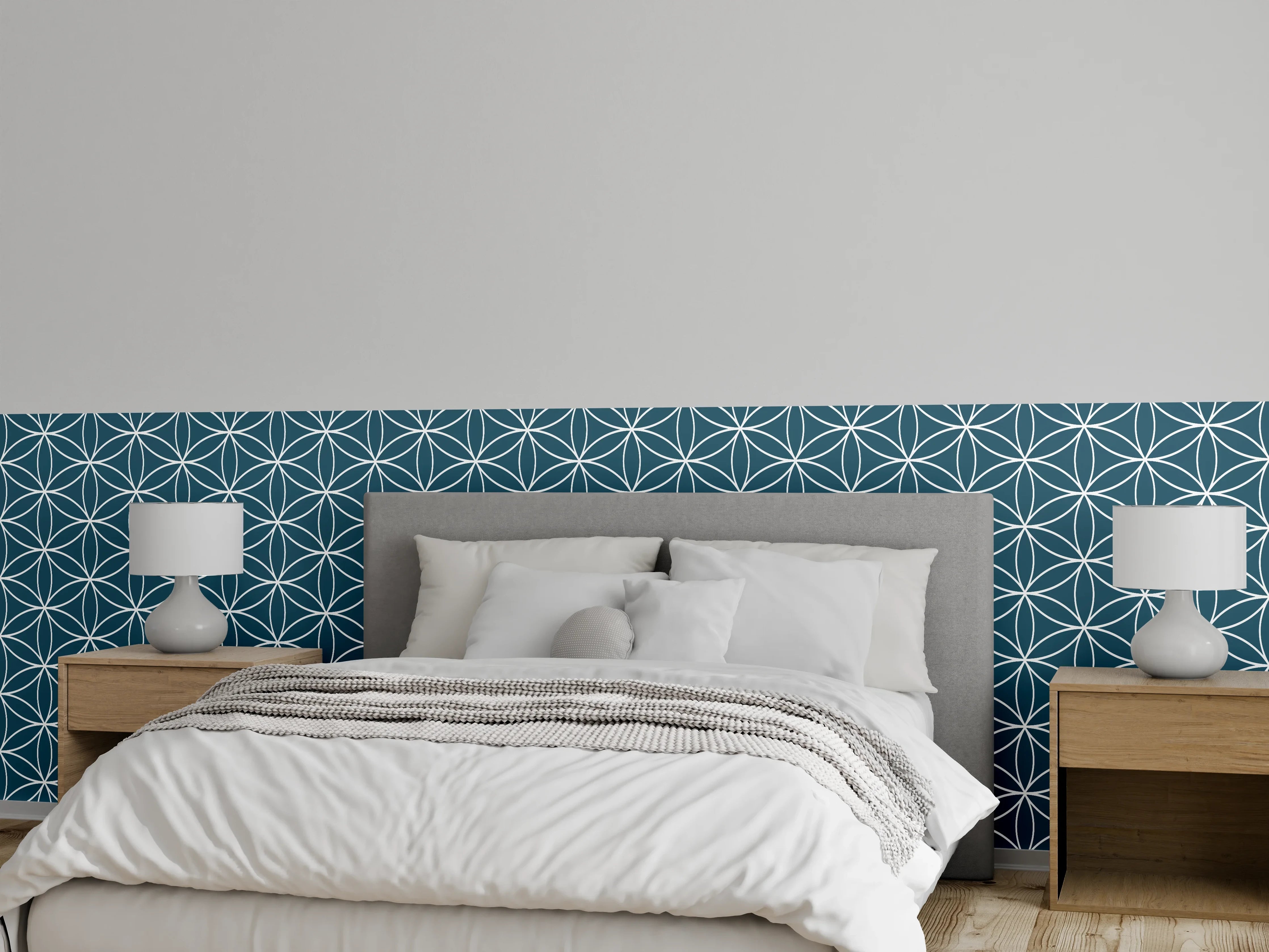 Wandverkleidung Schlafzimmer - Geometrisches Blumenmuster in Blau-Weiß