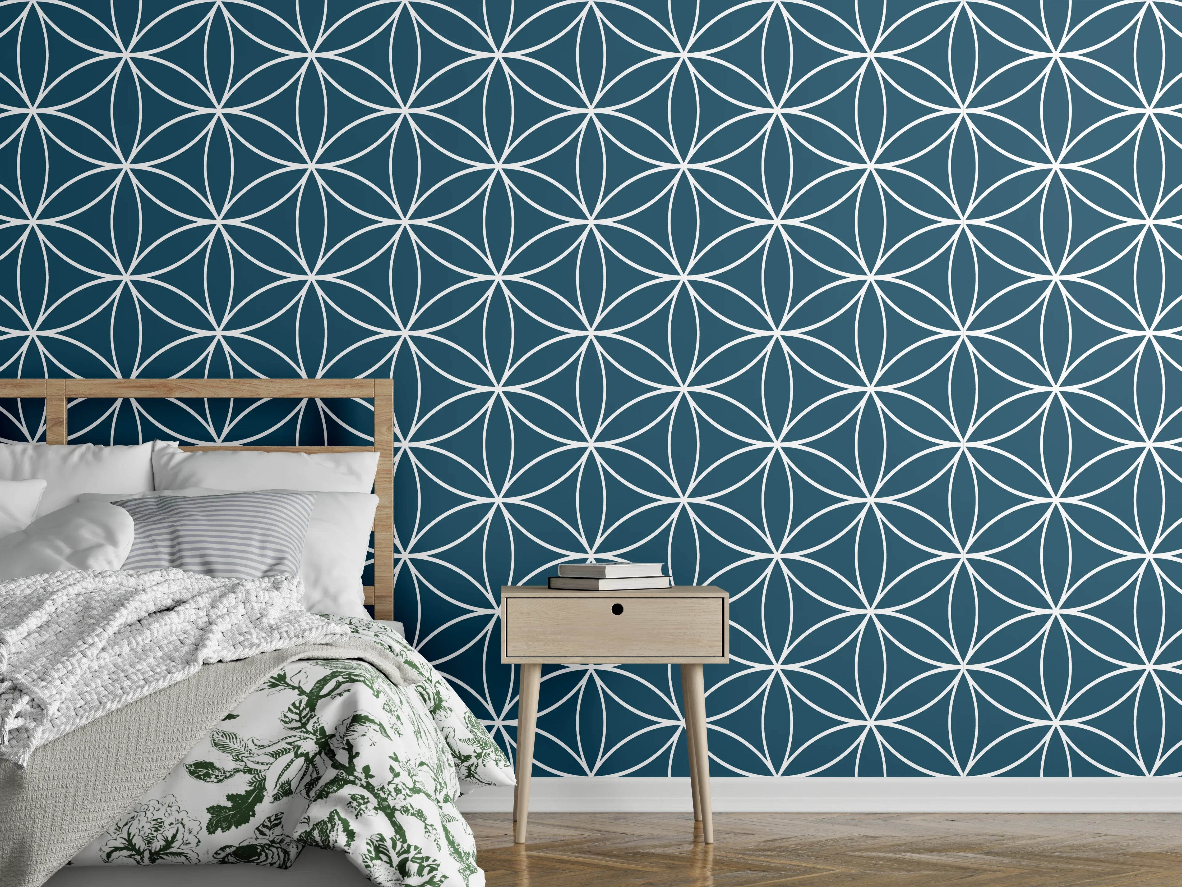 Wandverkleidung Schlafzimmer - Geometrisches Blumenmuster in Blau-Weiß