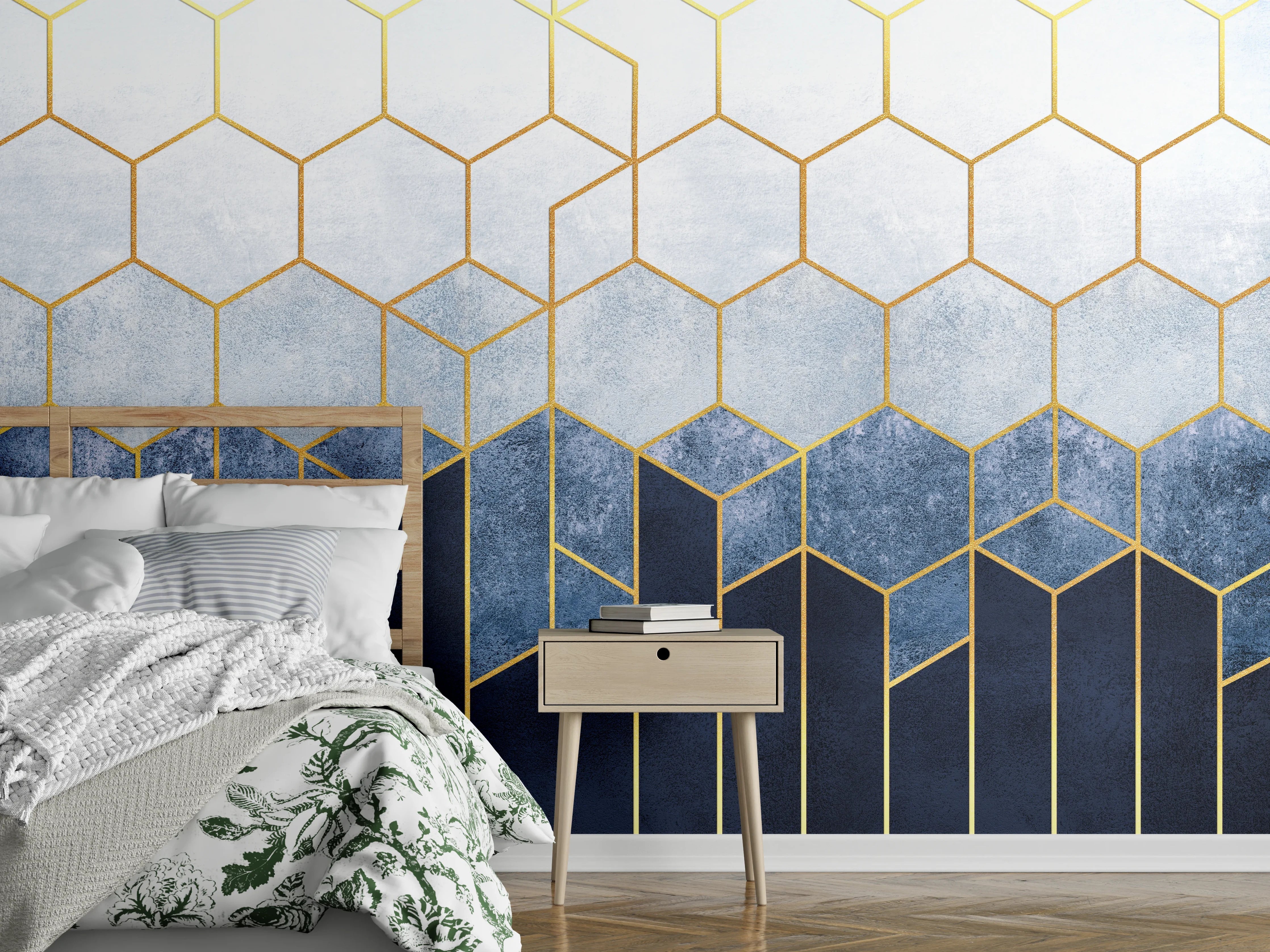 Wandverkleidung Schlafzimmer - Goldene Wabenstruktur auf Blau-Weiß