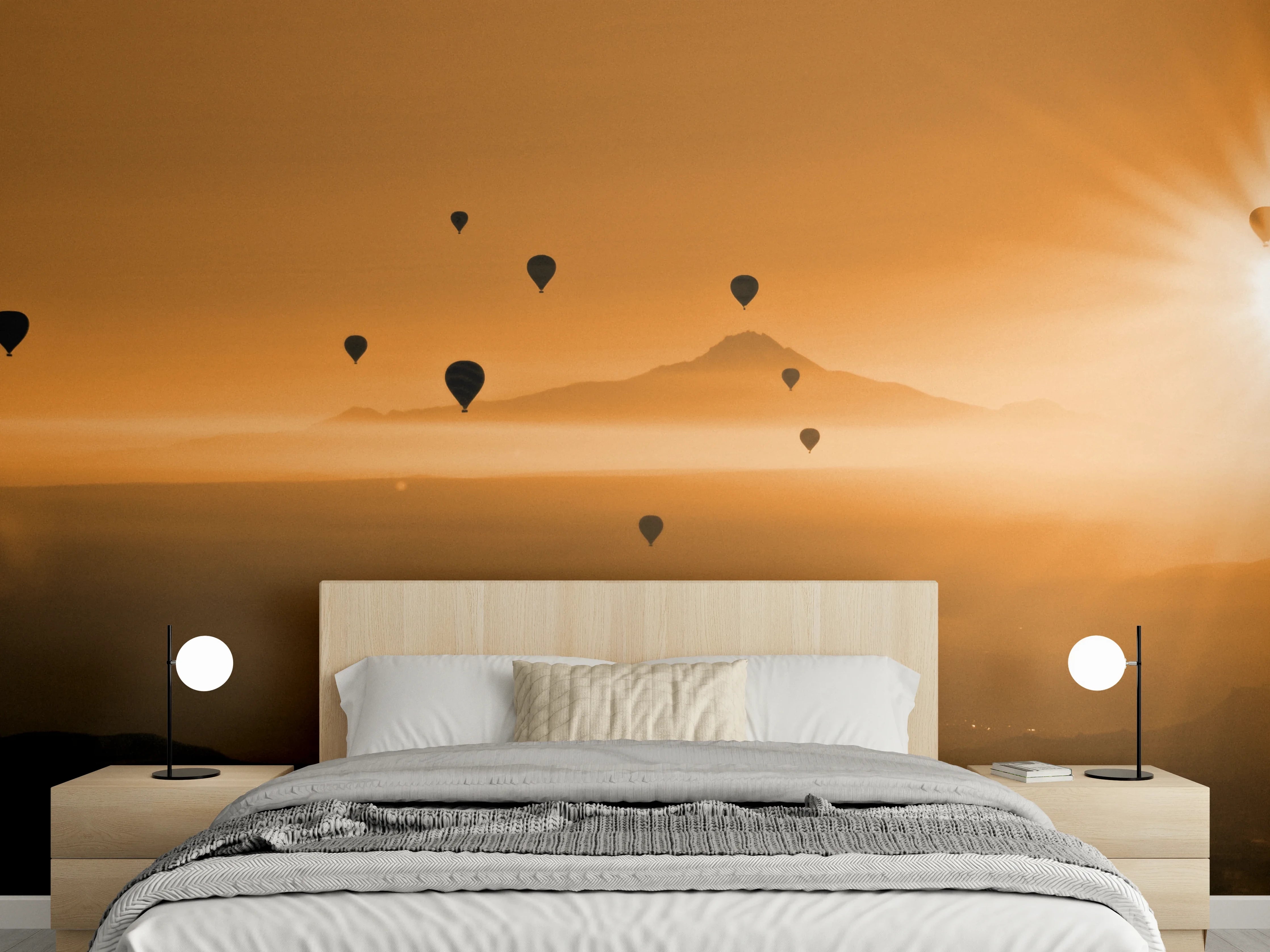 Wandverkleidung Schlafzimmer - Graue Ballons schweben im Morgenlicht