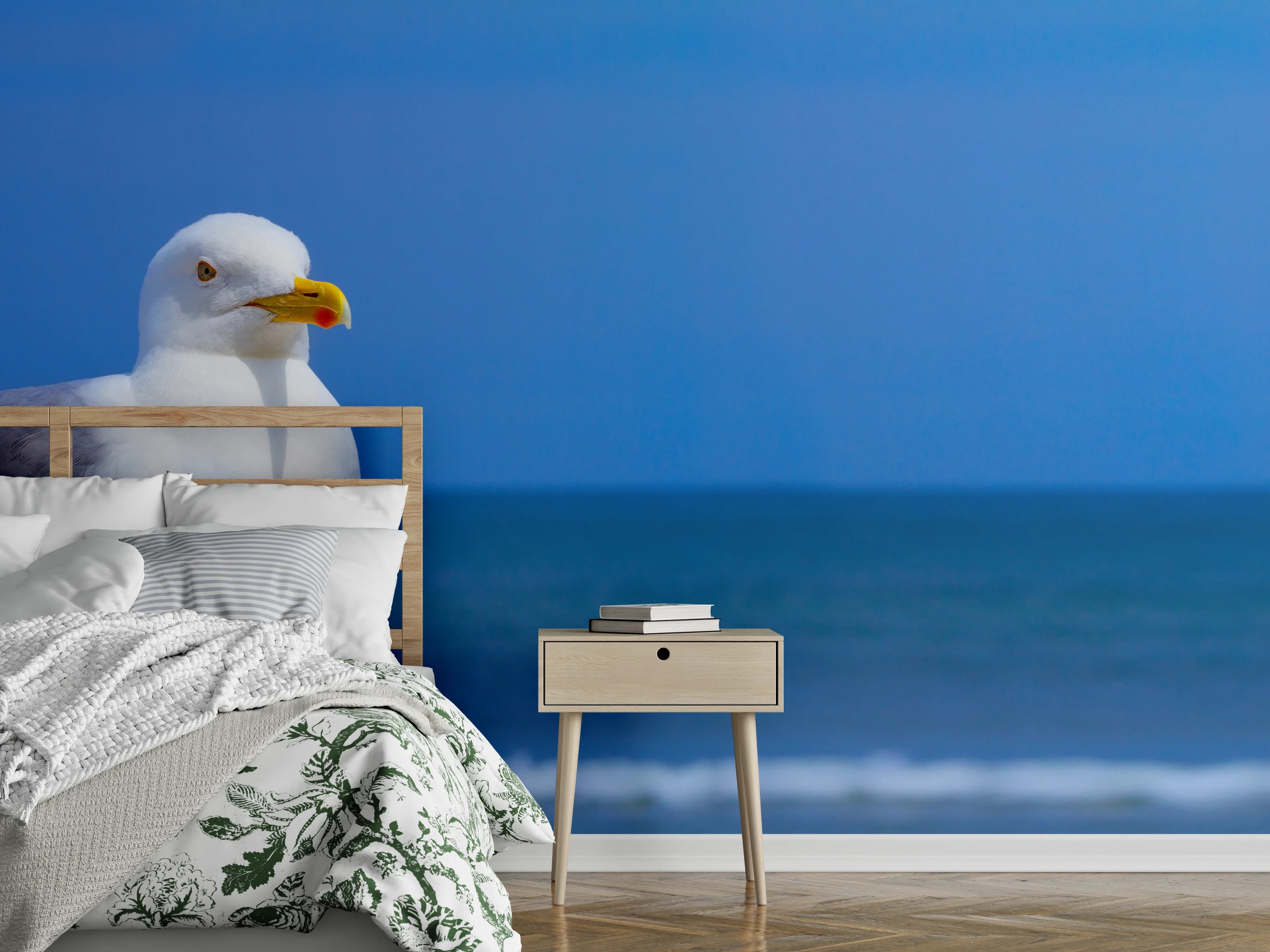 Wandverkleidung Schlafzimmer - Graue Möwe ruht auf Strandkorb