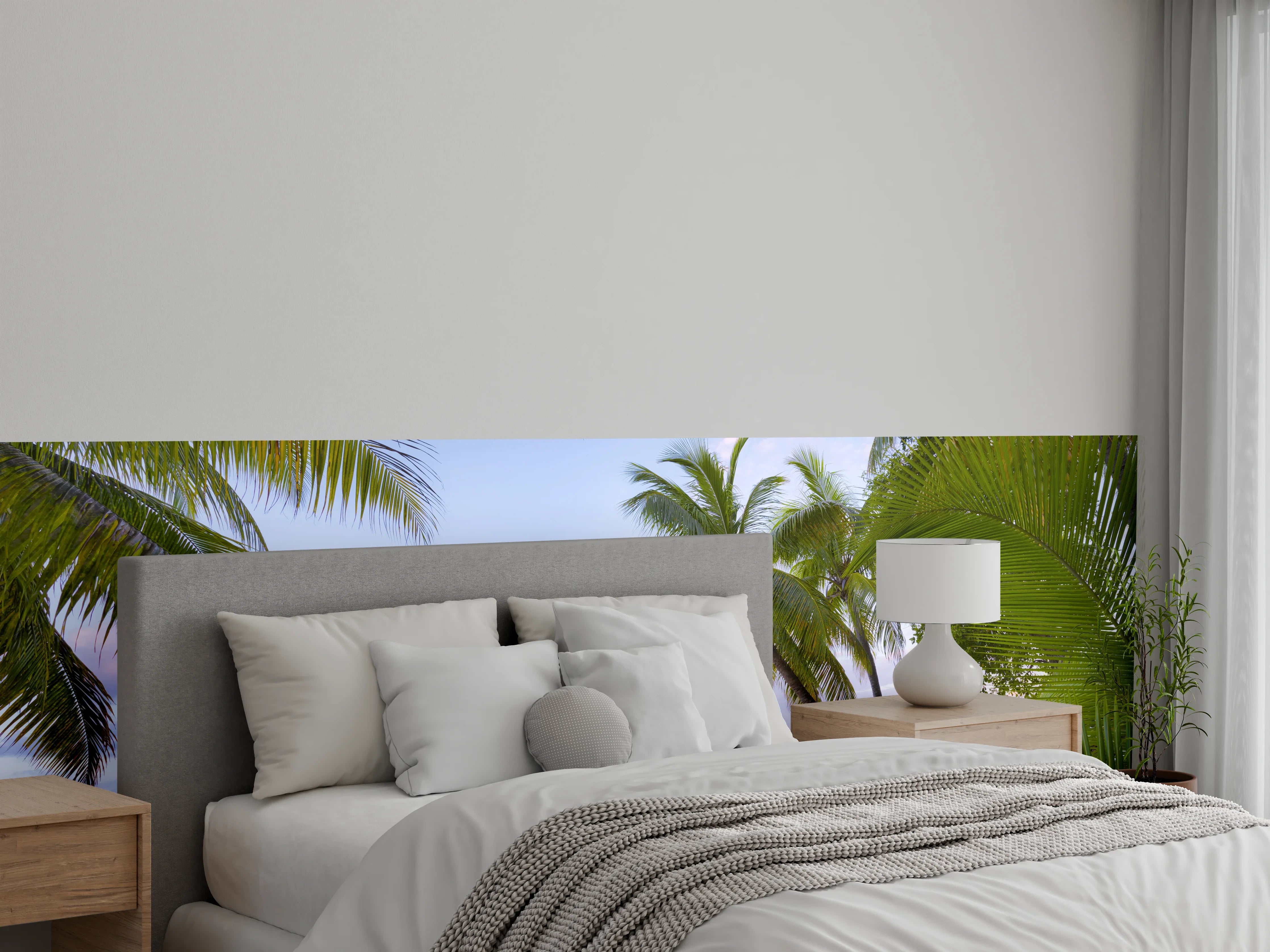 Wandverkleidung Schlafzimmer - Graue Palmen an weißer Küste