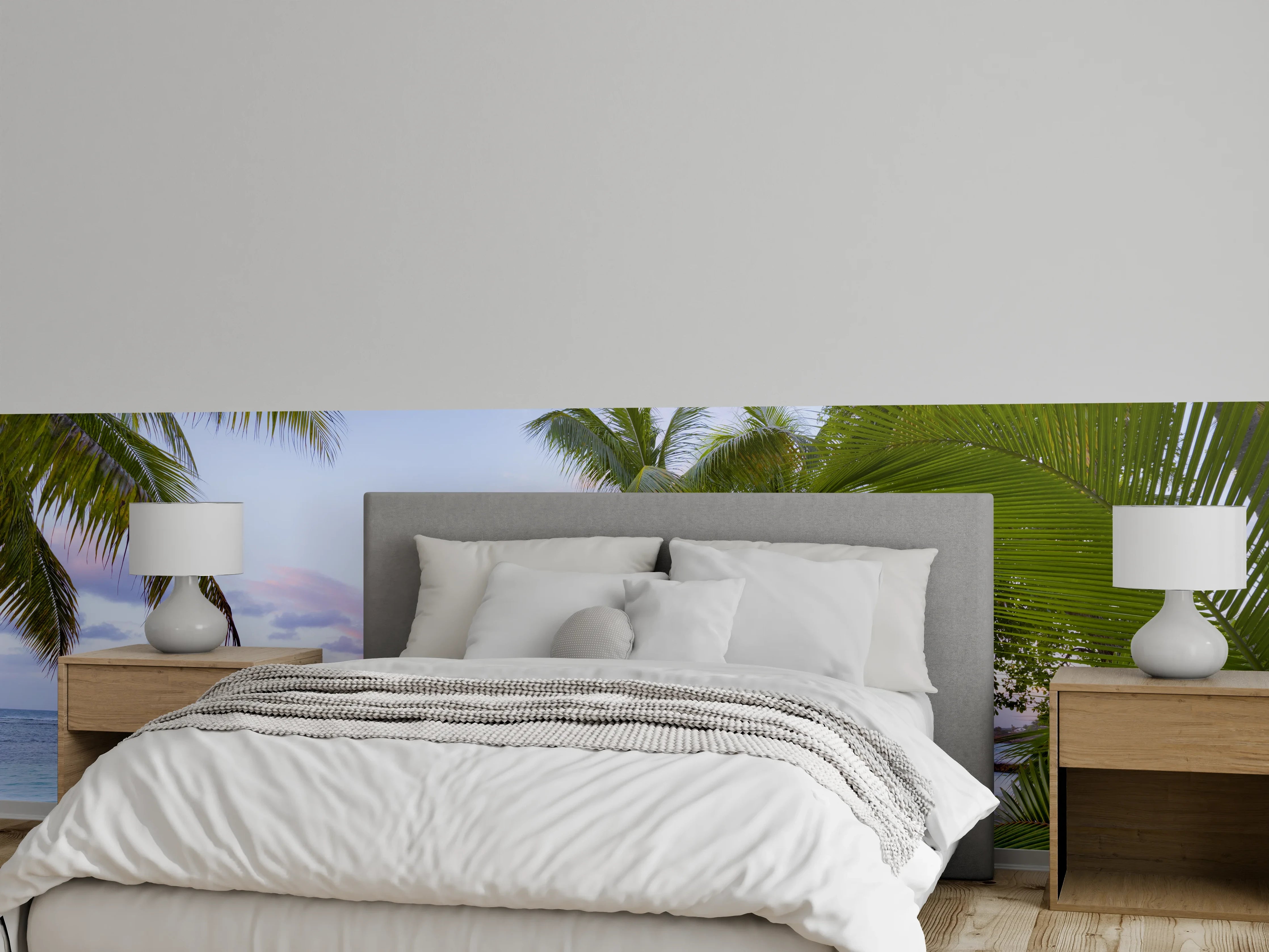 Wandverkleidung Schlafzimmer - Graue Palmen an weißer Küste