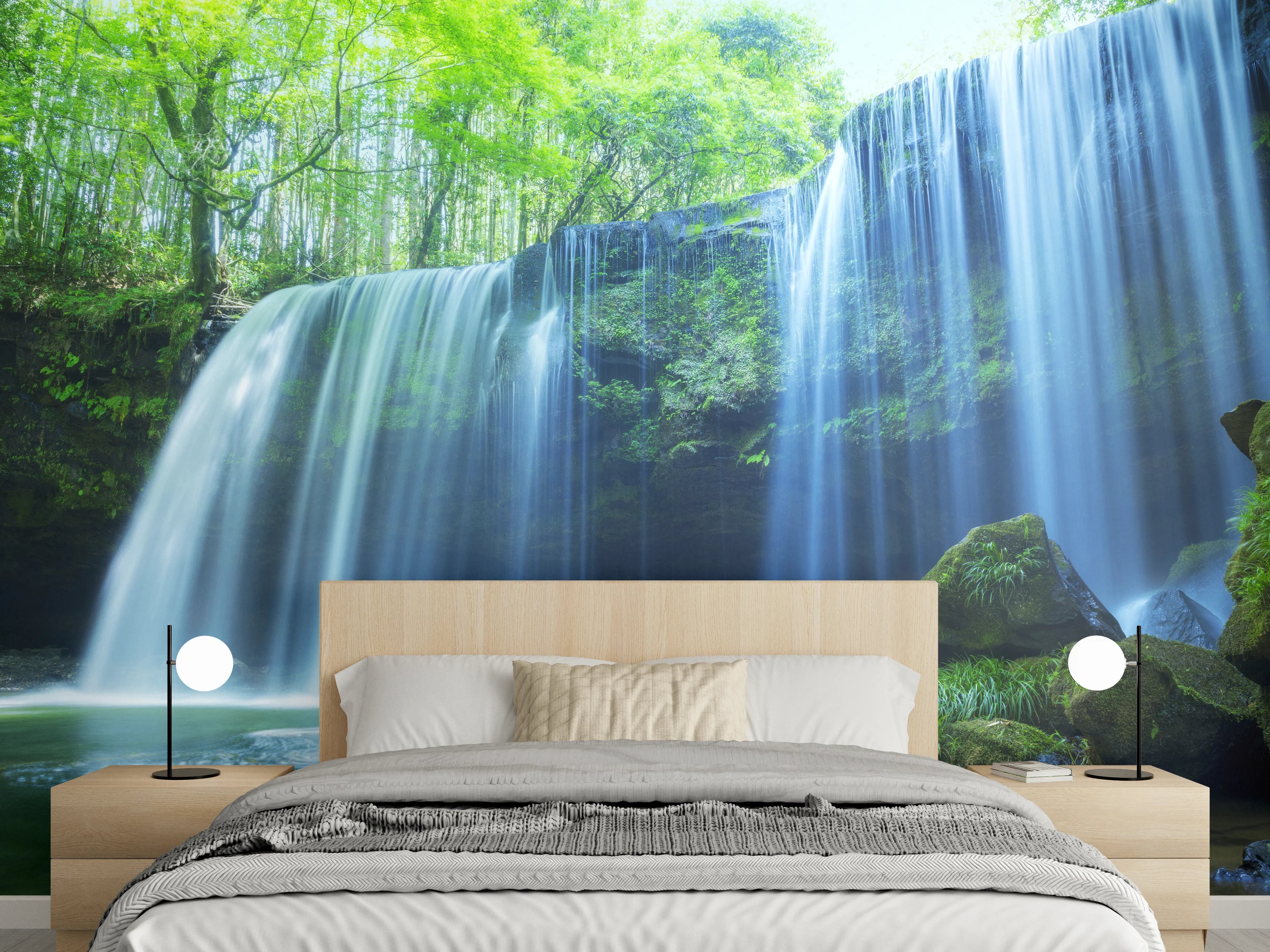 Wandverkleidung Schlafzimmer - Grauschimmer über silbernem Waldbach