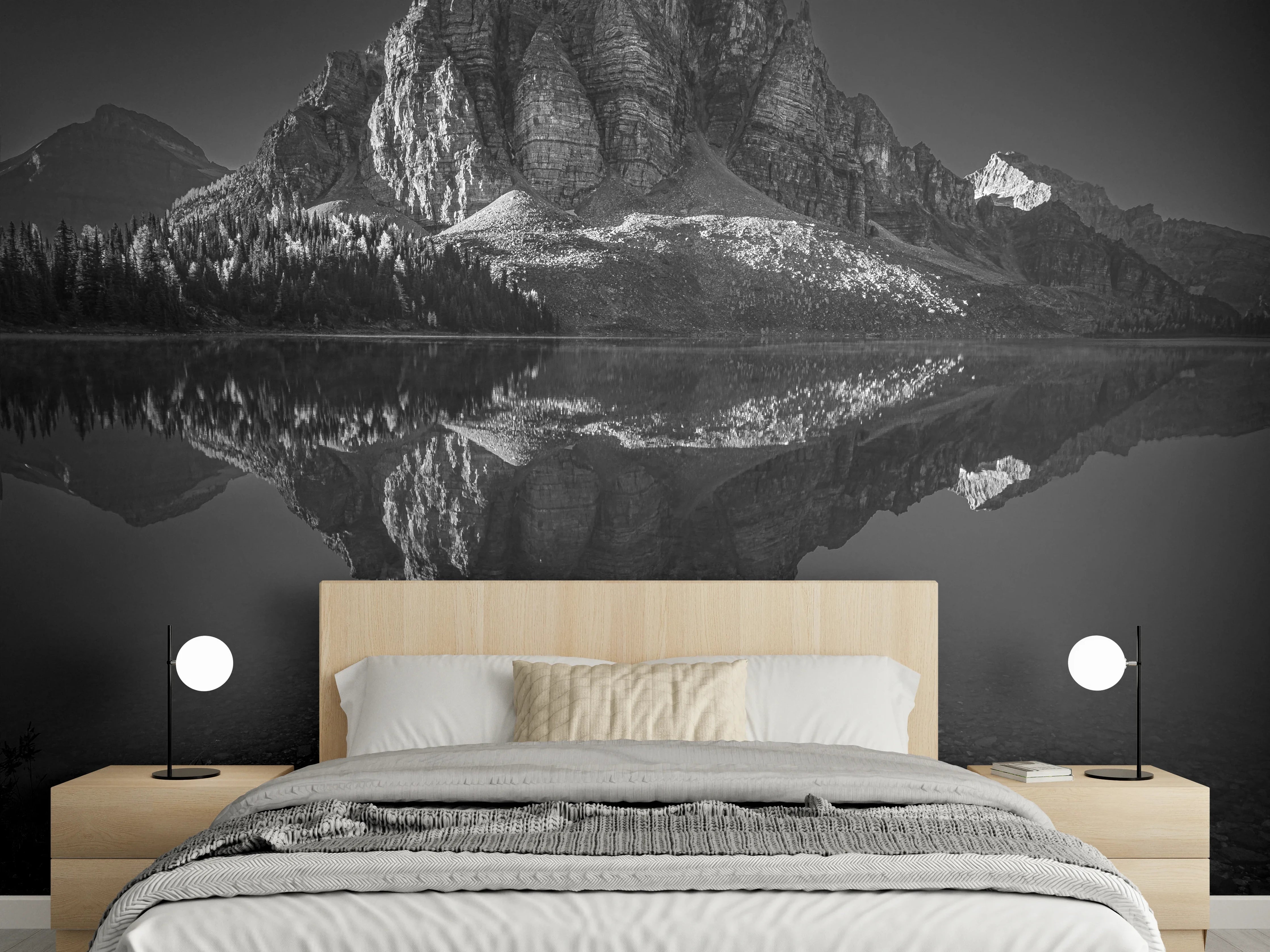 Wandverkleidung Schlafzimmer - Grauschimmer über stillen Bergwassern