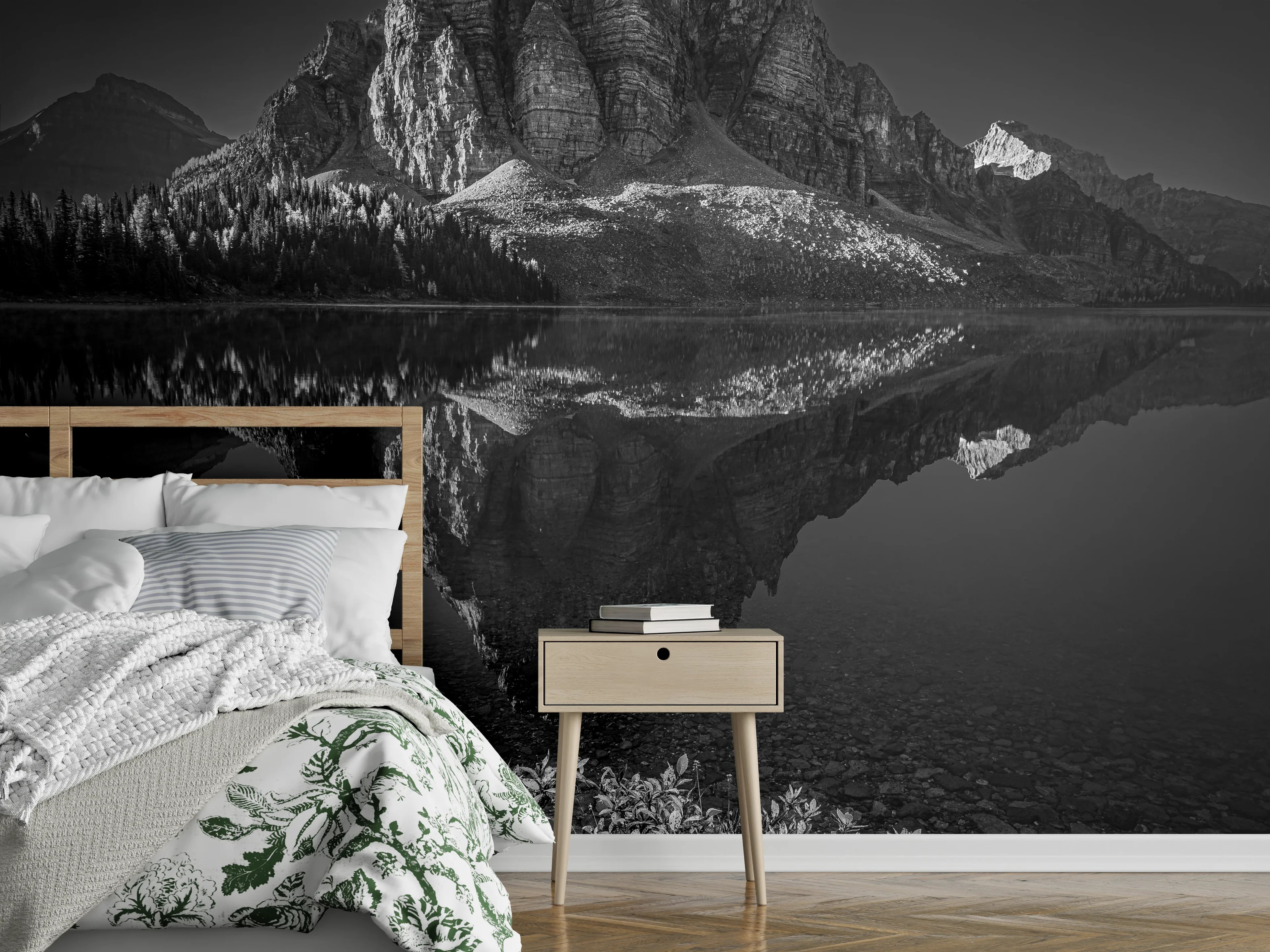 Wandverkleidung Schlafzimmer - Grauschimmer über stillen Bergwassern