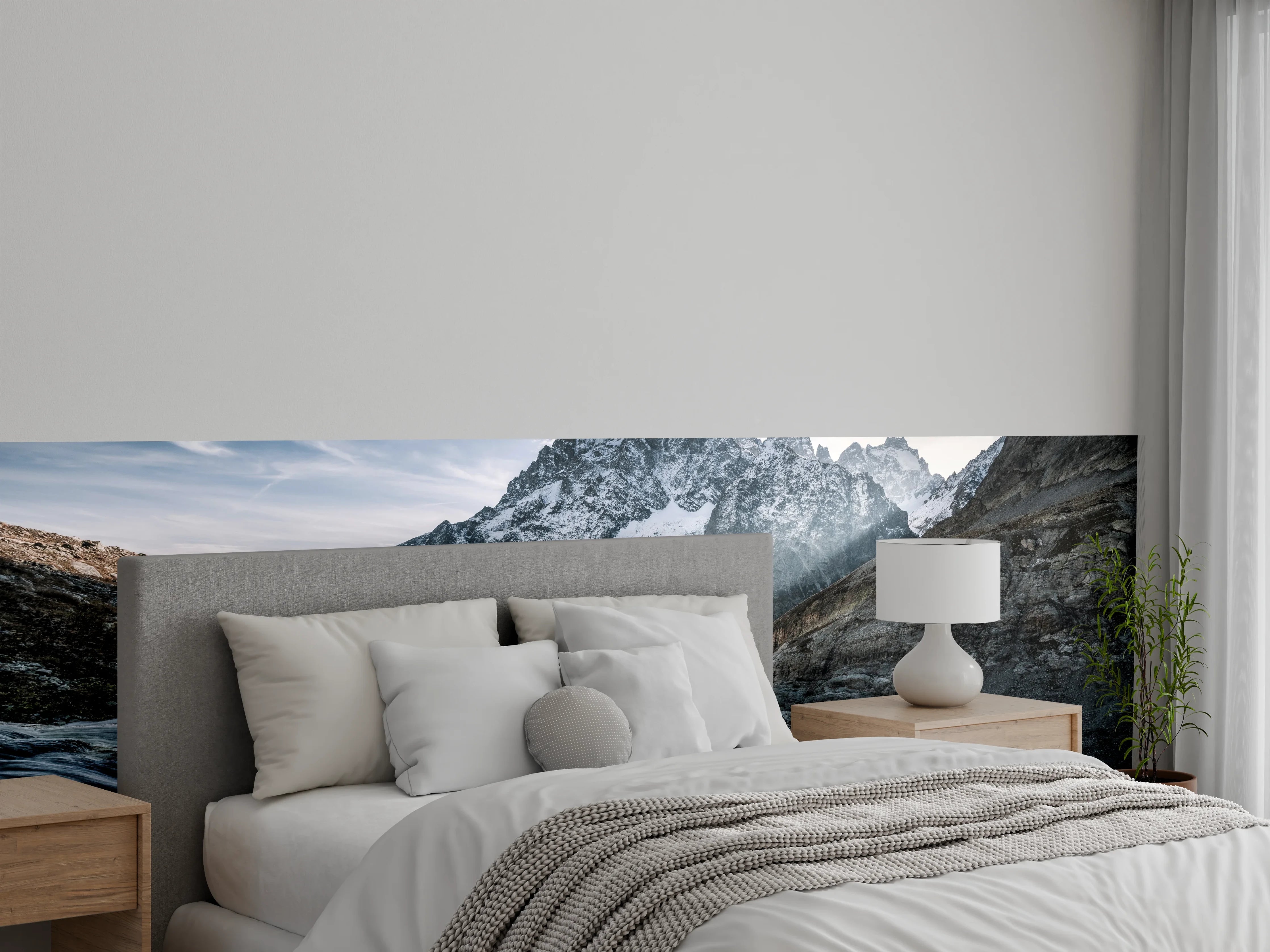 Wandverkleidung Schlafzimmer - Grauschimmer über weißen Gipfelströmen