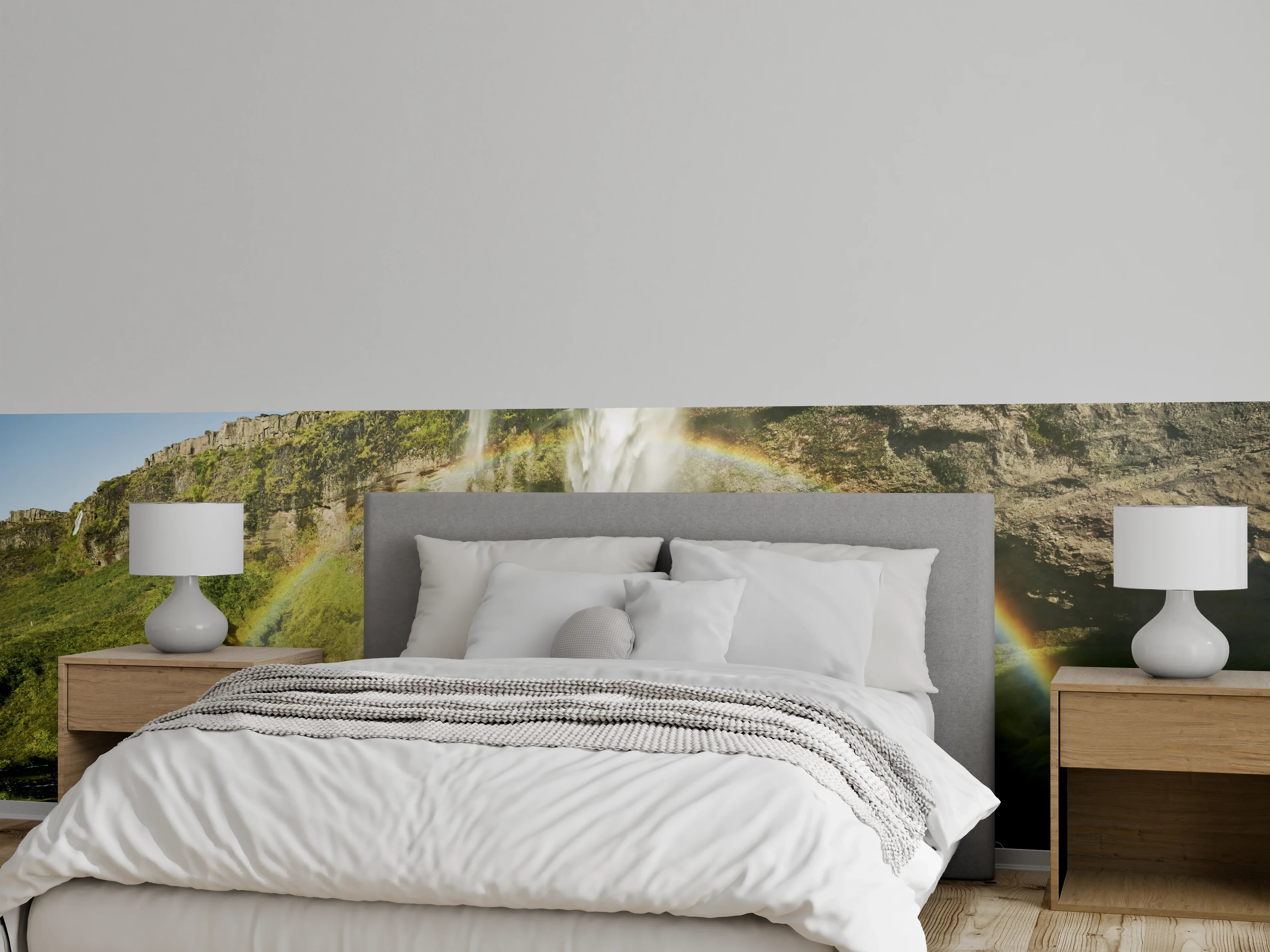 Wandverkleidung Schlafzimmer - Grauschimmernde Kaskade im Farbenspiel