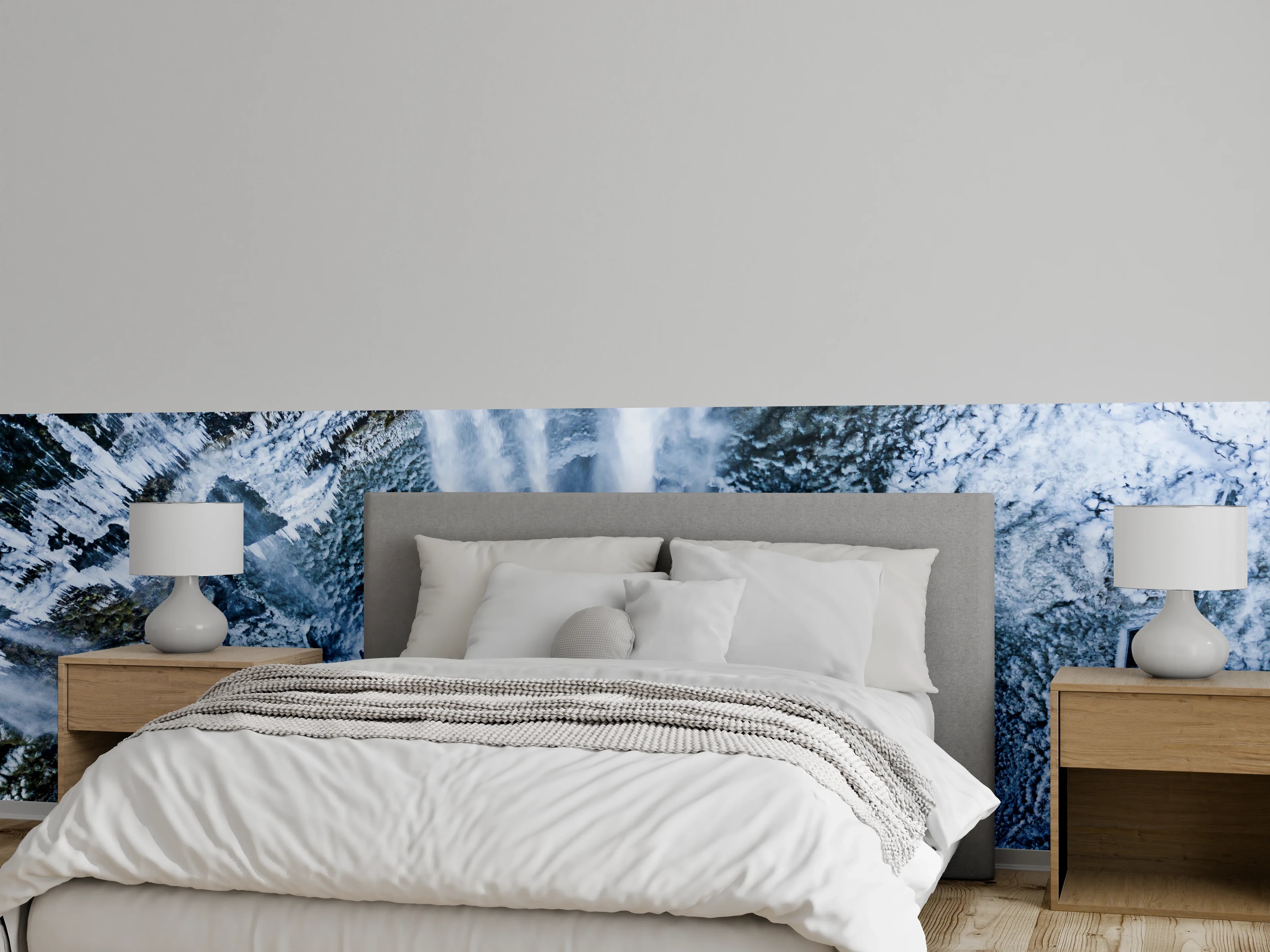 Wandverkleidung Schlafzimmer - Grauschimmernde Kaskade von oben