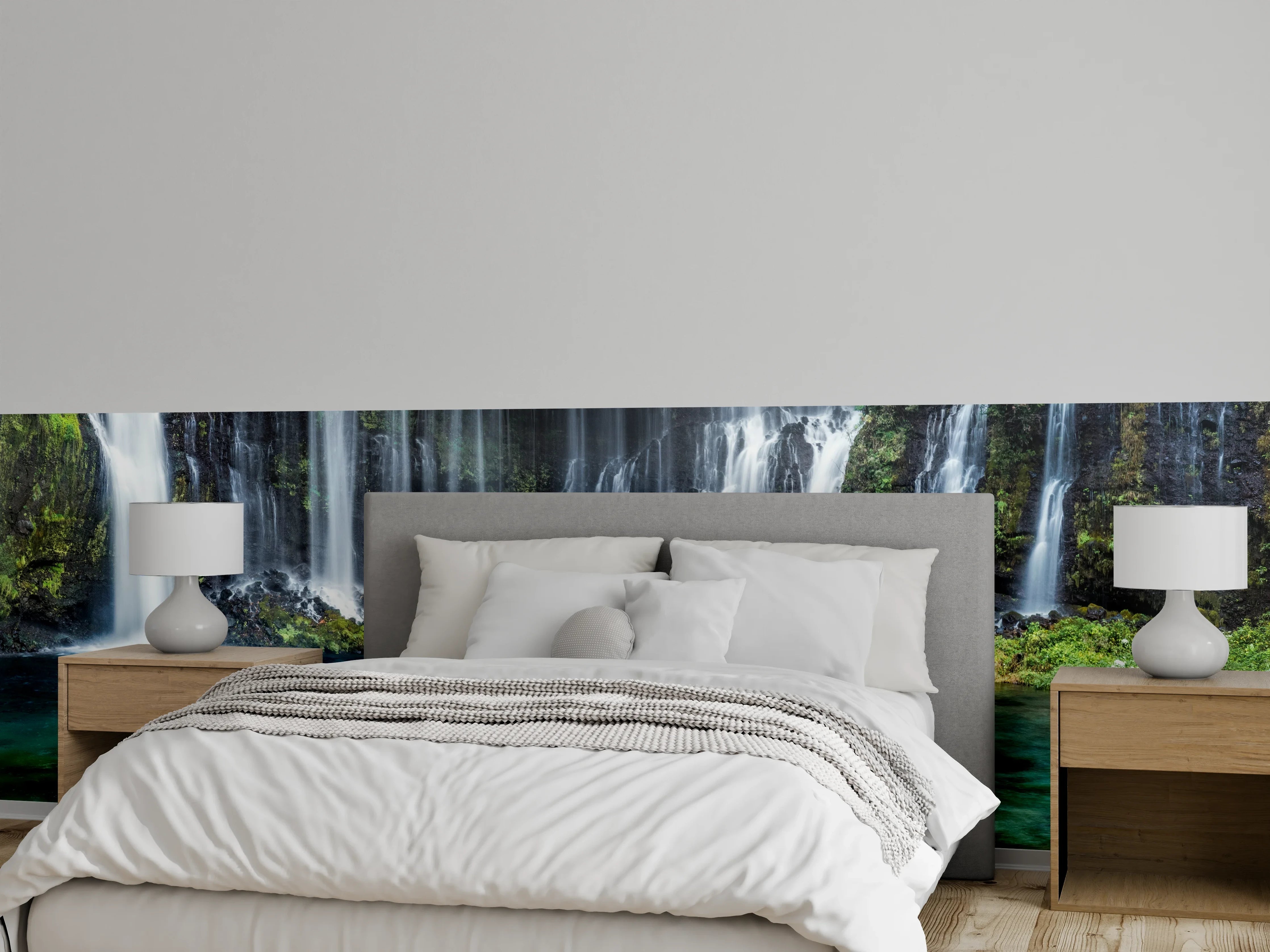 Wandverkleidung Schlafzimmer - Grauschimmernde Wasserfallträume im Weiß