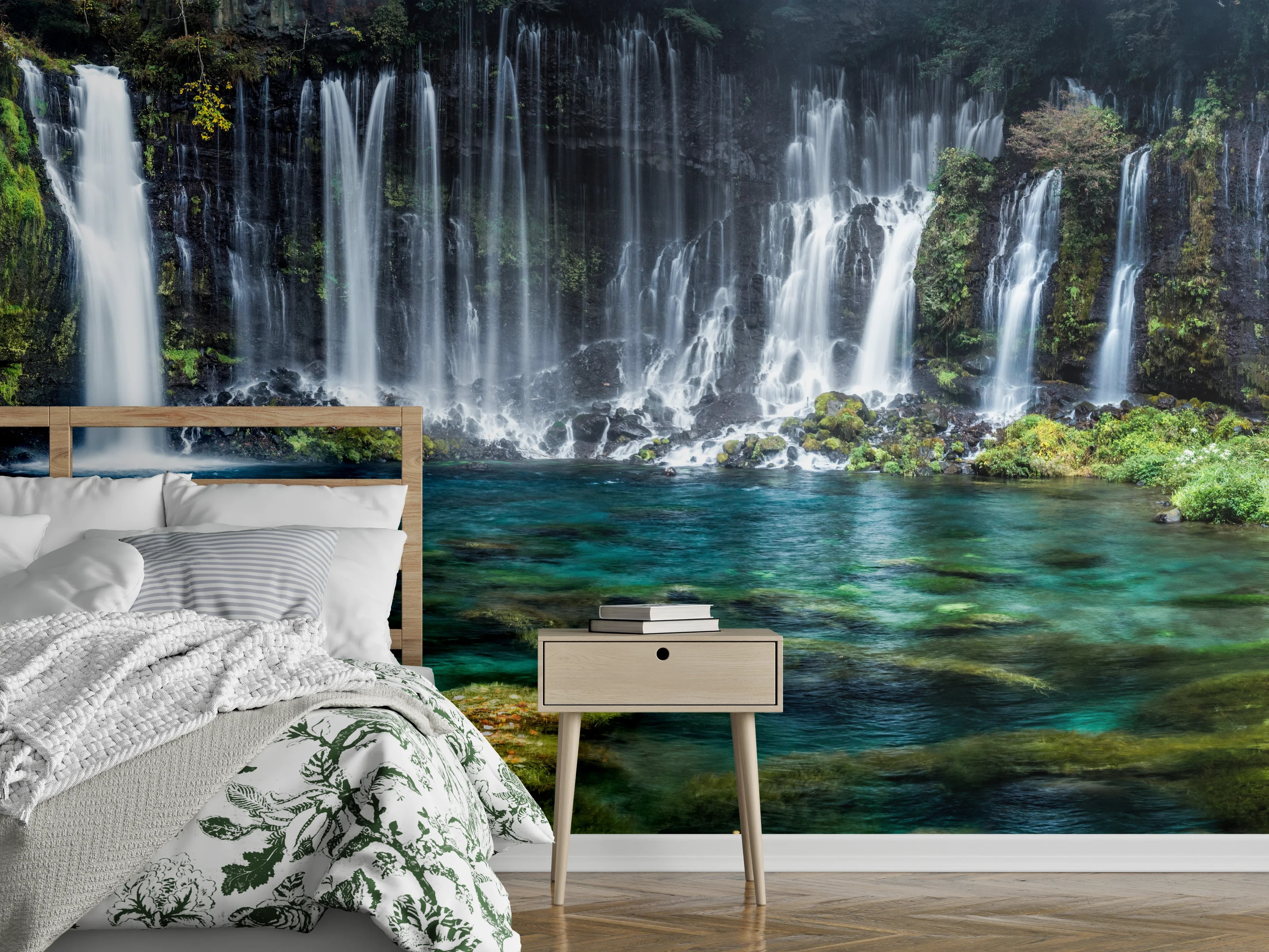 Wandverkleidung Schlafzimmer - Grauschimmernde Wasserfallträume im Weiß