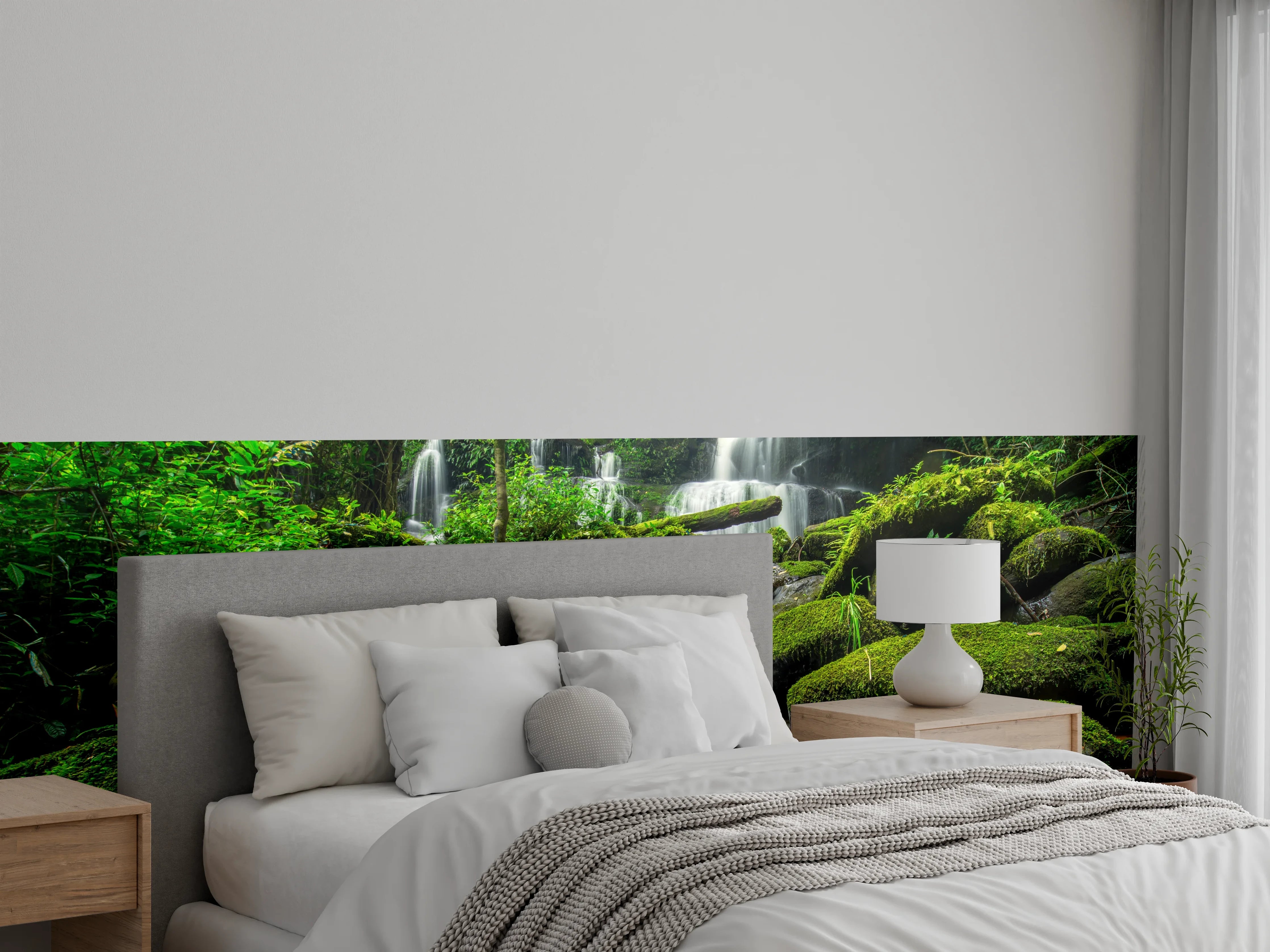 Wandverkleidung Schlafzimmer - Grauschimmernder Wasserfall im weißen Dschungel