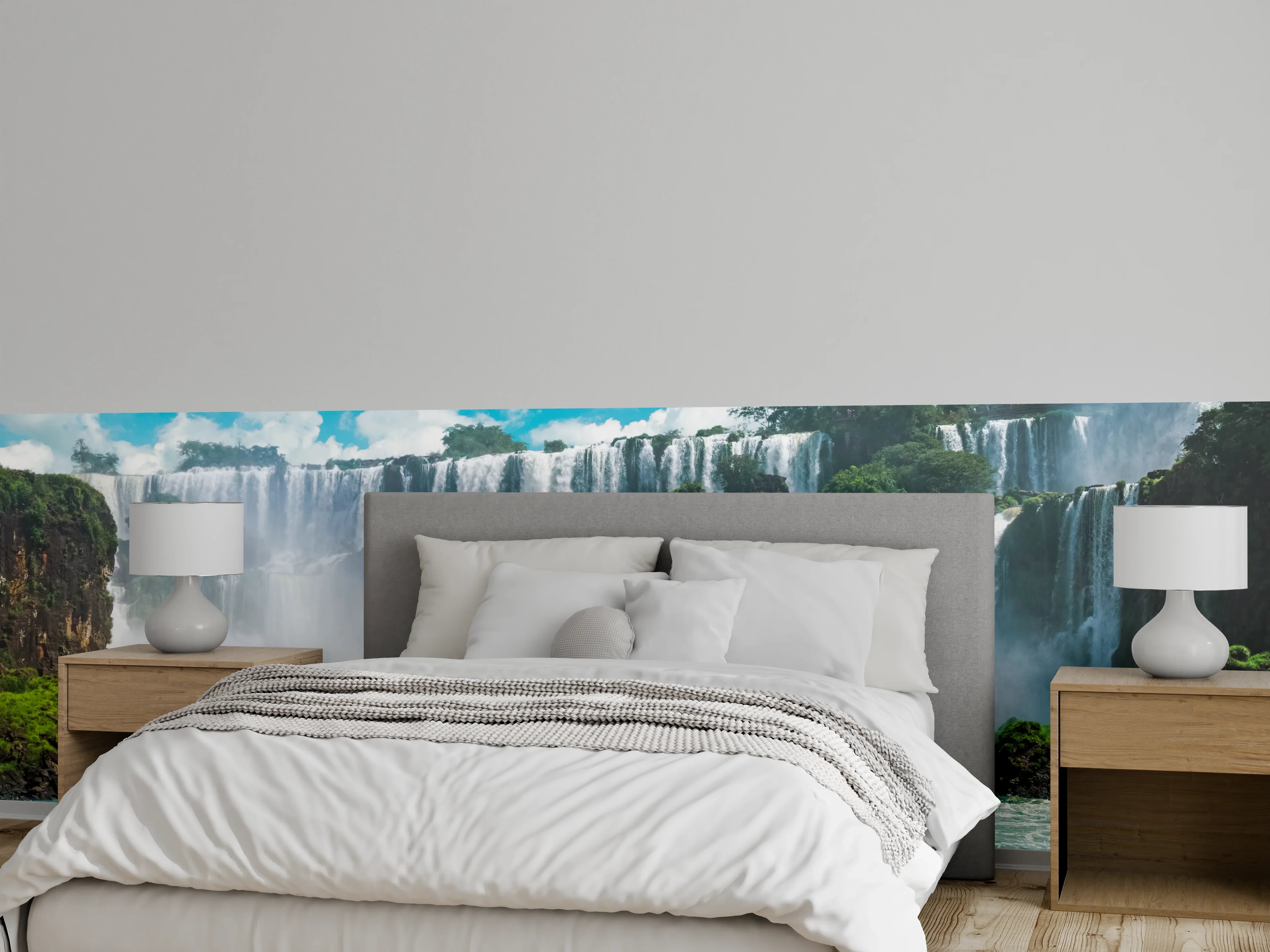 Wandverkleidung Schlafzimmer - Grauschimmernder Wasserfall in Weißtönen