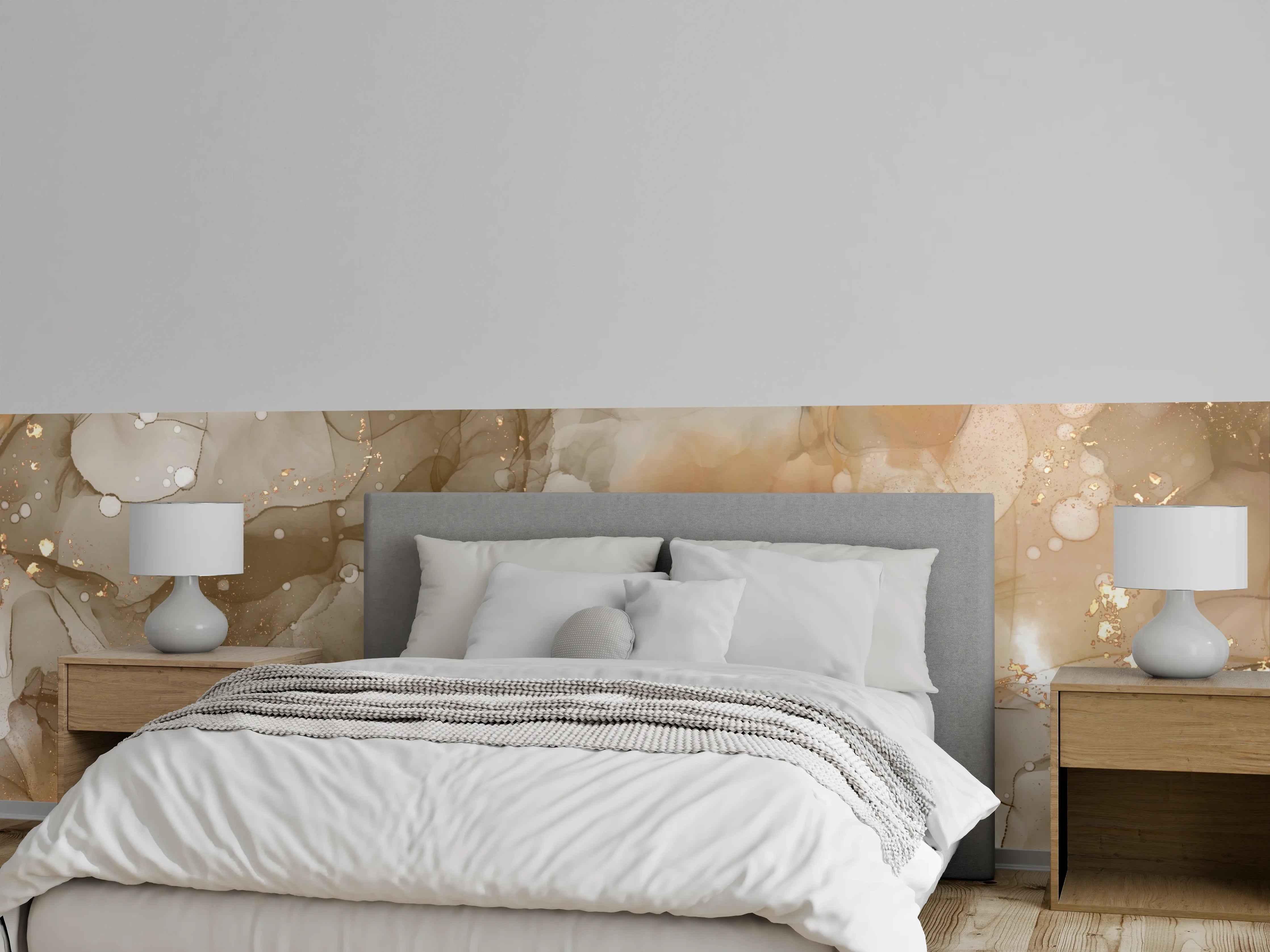 Wandverkleidung Schlafzimmer - Grauweißer Marmorglanz mit Gold Flair