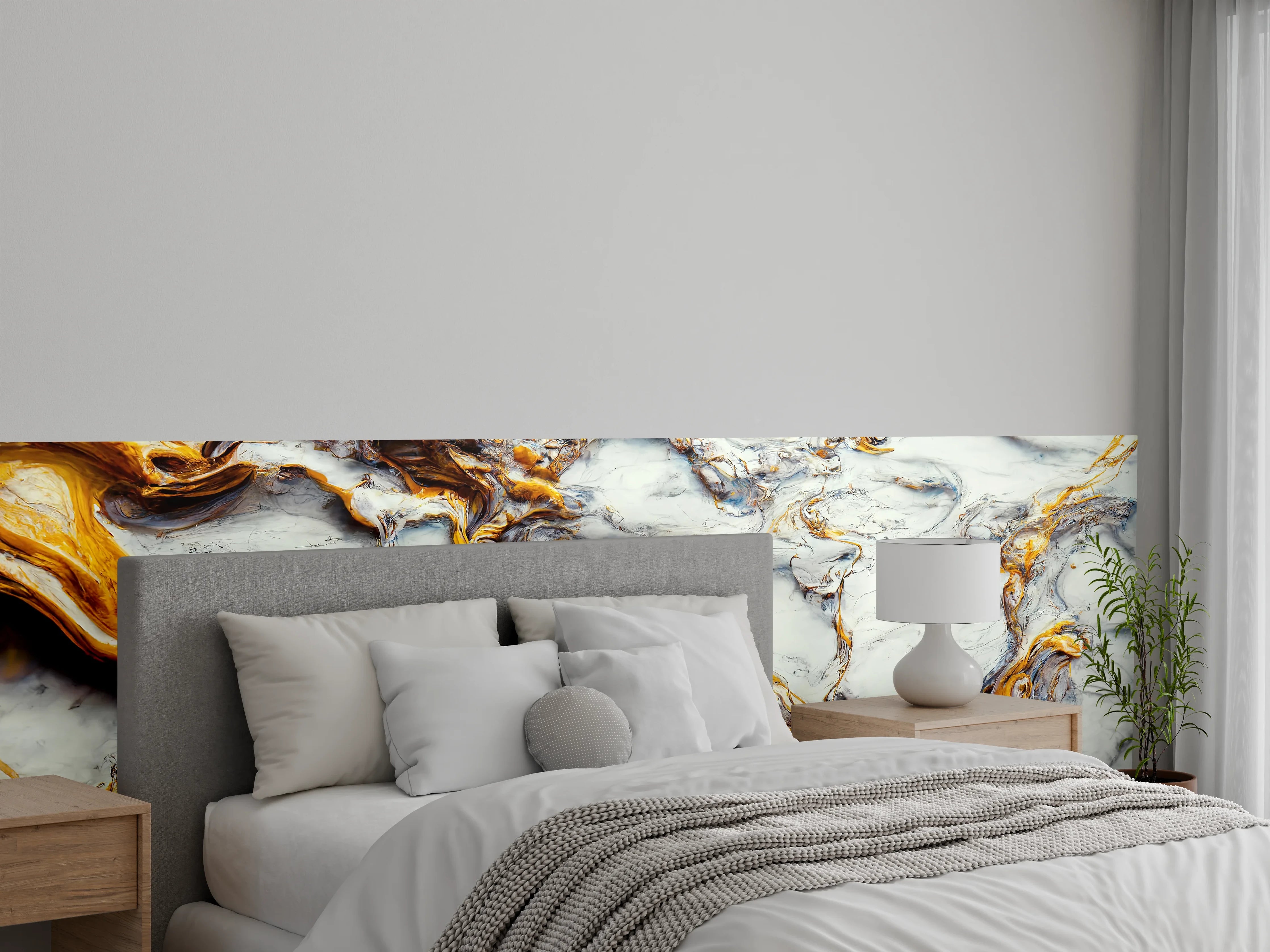 Wandverkleidung Schlafzimmer - Grauweißer Marmorlook mit Goldakzenten
